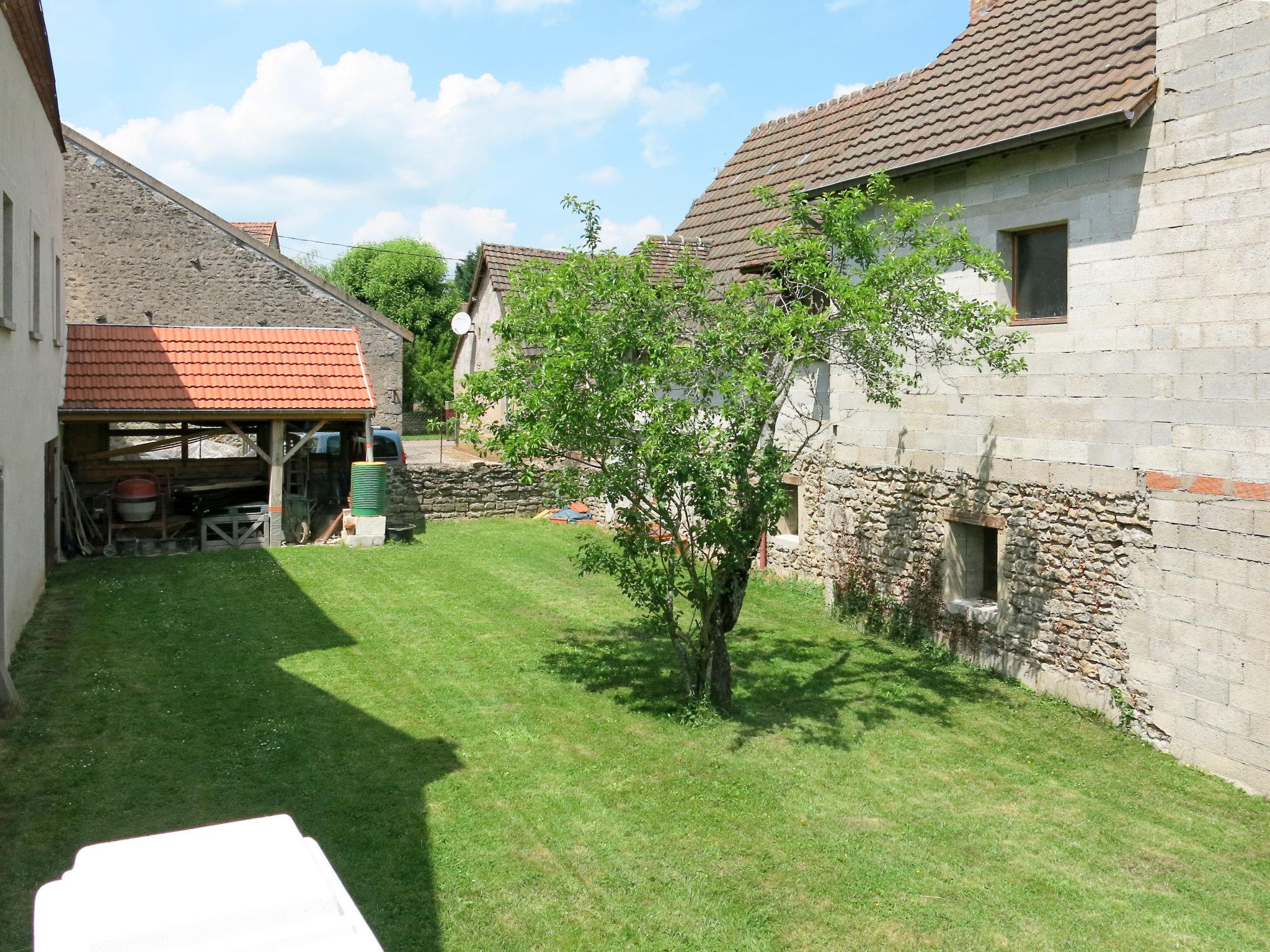 Photo 10 - Maison de 1 chambre à Épertully avec piscine privée et jardin