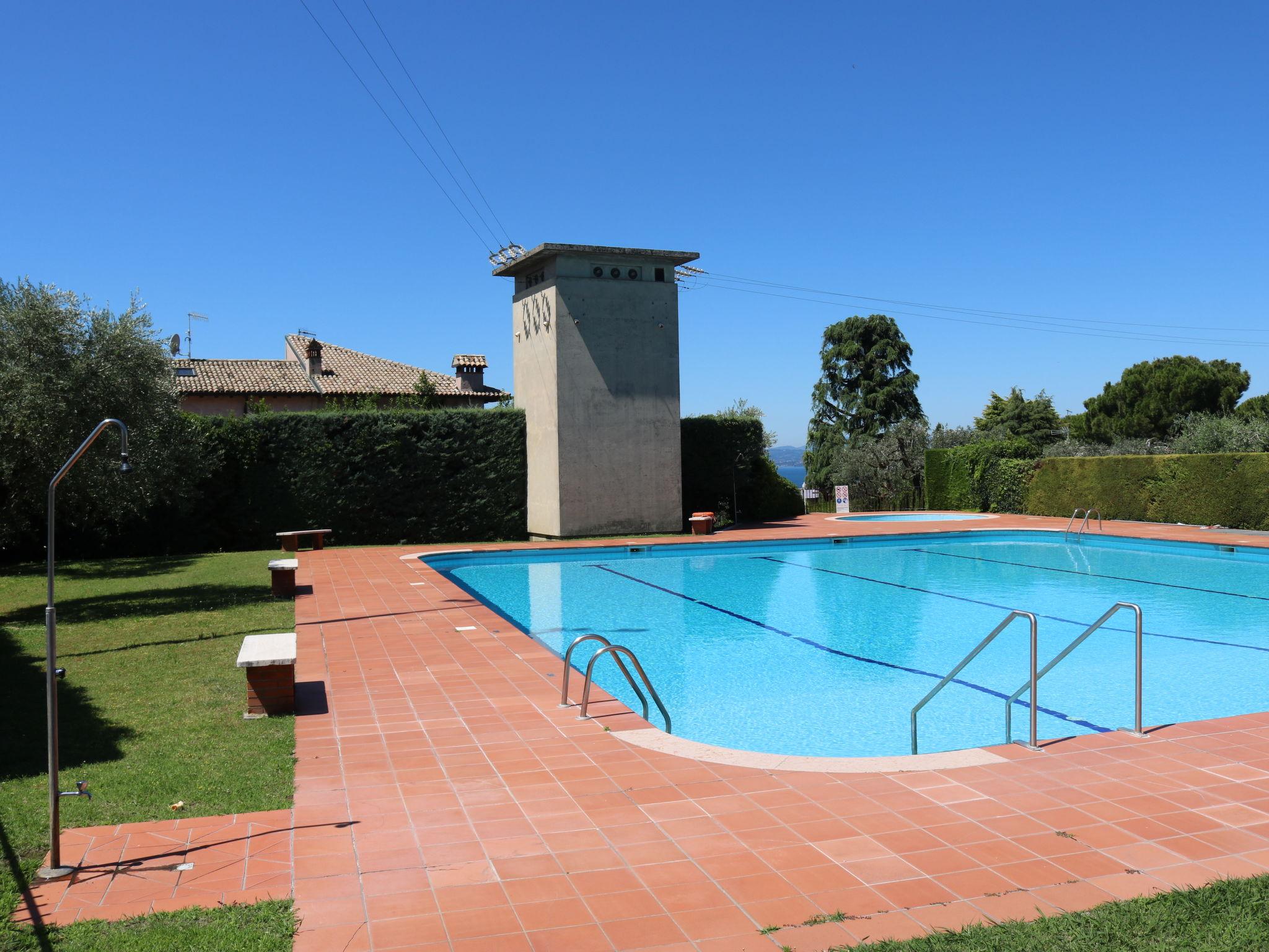 Foto 16 - Appartamento con 2 camere da letto a Bardolino con piscina e vista sulle montagne