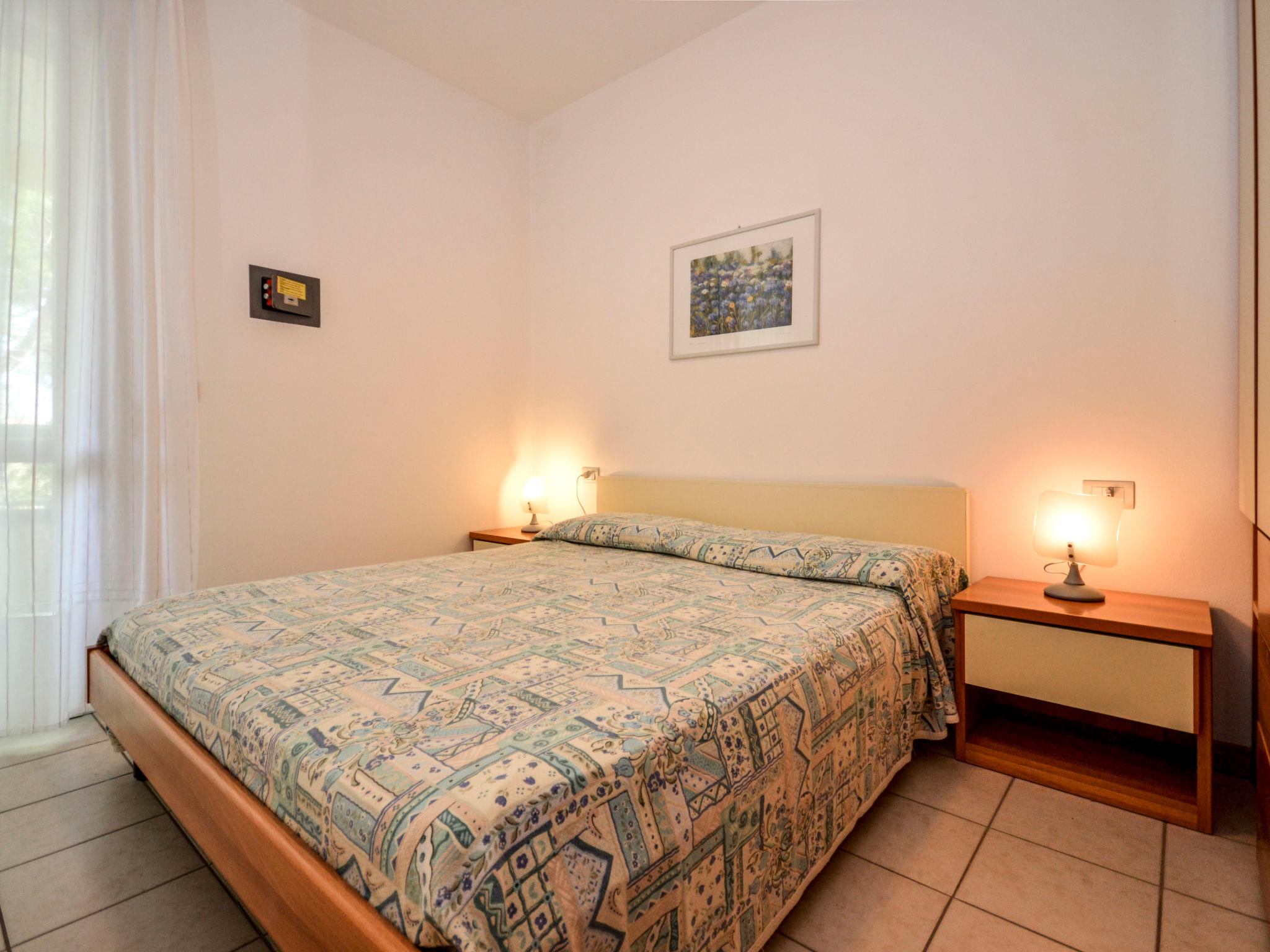 Foto 5 - Apartamento de 1 quarto em San Michele al Tagliamento com piscina e vistas do mar