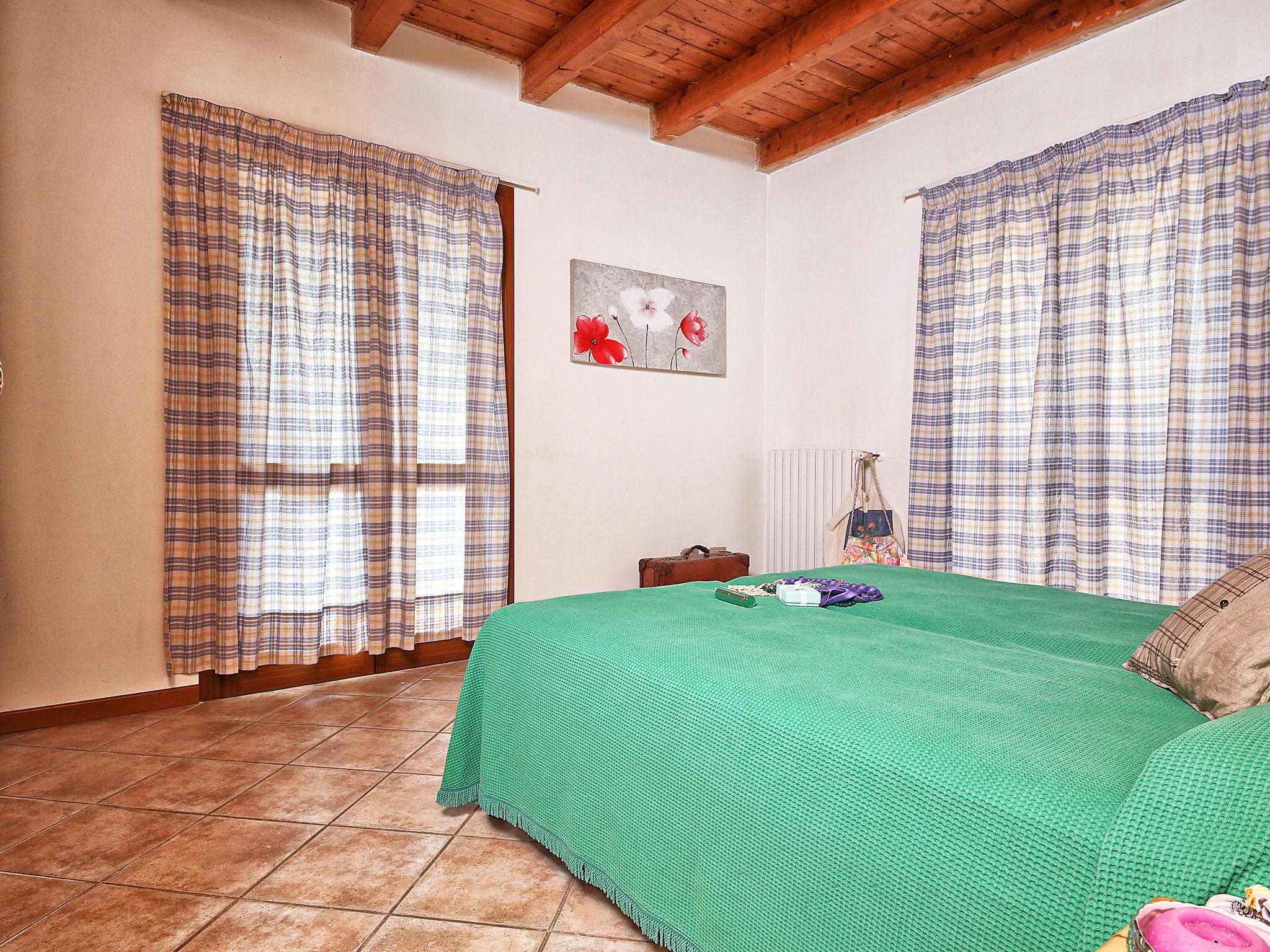 Photo 8 - 2 bedroom House in Salò with swimming pool and garden