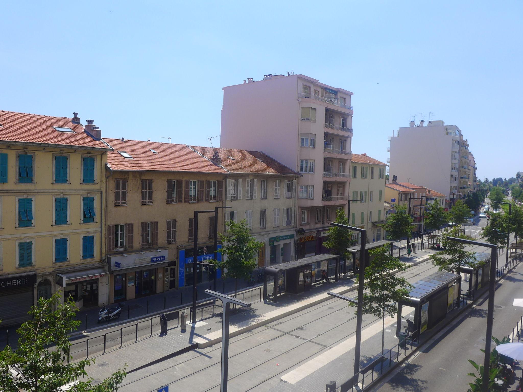 Foto 18 - Appartamento con 1 camera da letto a Nizza con vista mare