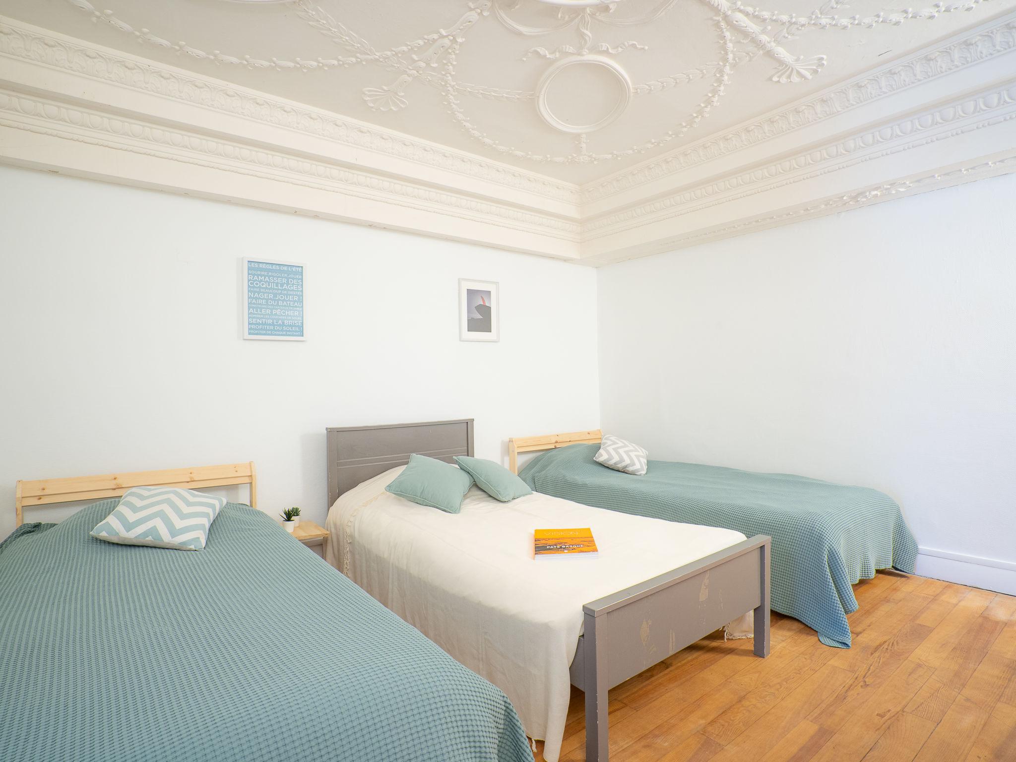 Foto 9 - Appartamento con 2 camere da letto a Biarritz con vista mare