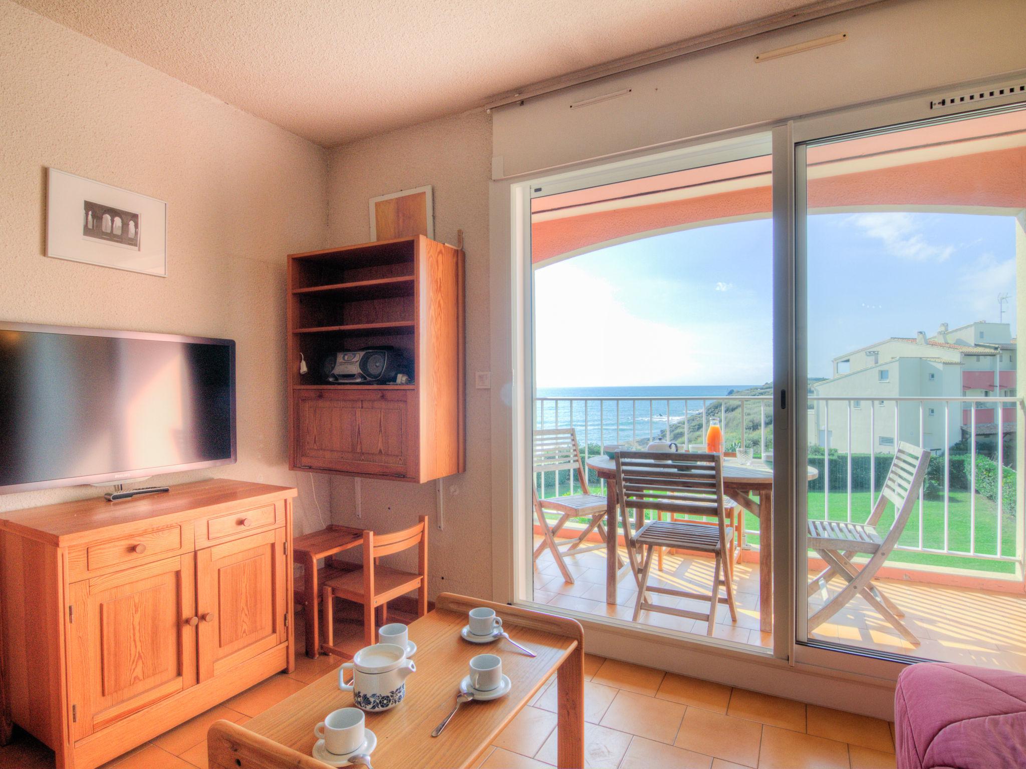 Photo 8 - 2 bedroom Apartment in Agde with swimming pool and sea view