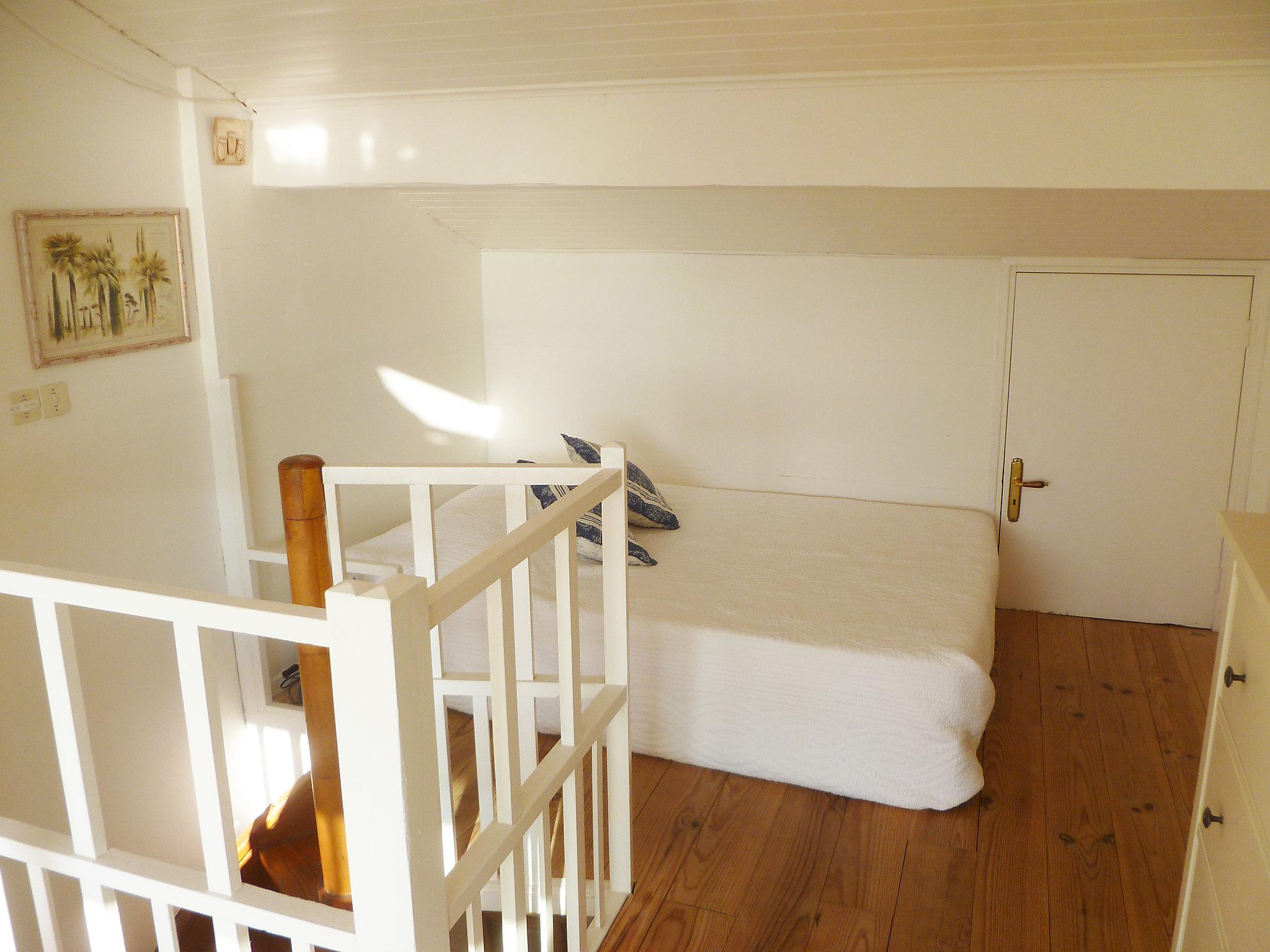 Foto 8 - Apartamento de 1 habitación en Saint-Cyr-sur-Mer con terraza y vistas al mar