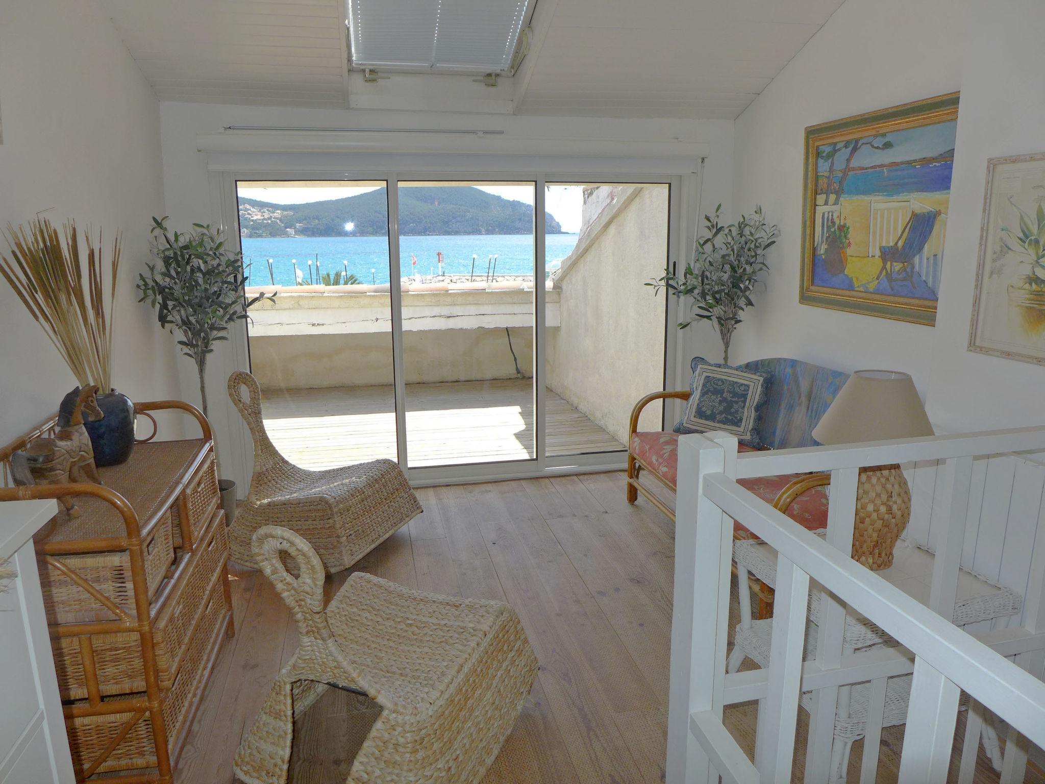 Foto 10 - Appartamento con 1 camera da letto a Saint-Cyr-sur-Mer con terrazza e vista mare