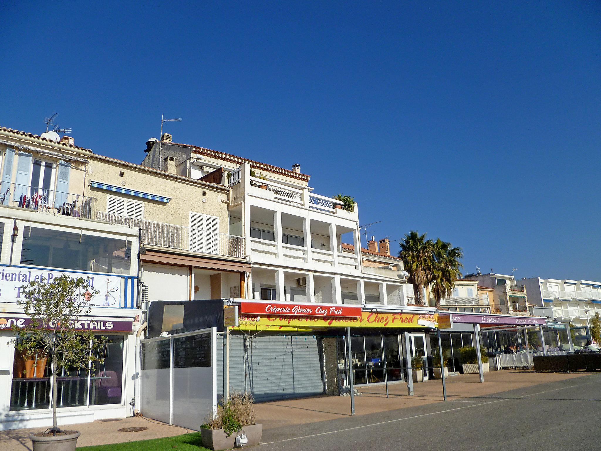 Foto 20 - Apartment mit 1 Schlafzimmer in Saint-Cyr-sur-Mer mit terrasse und blick aufs meer