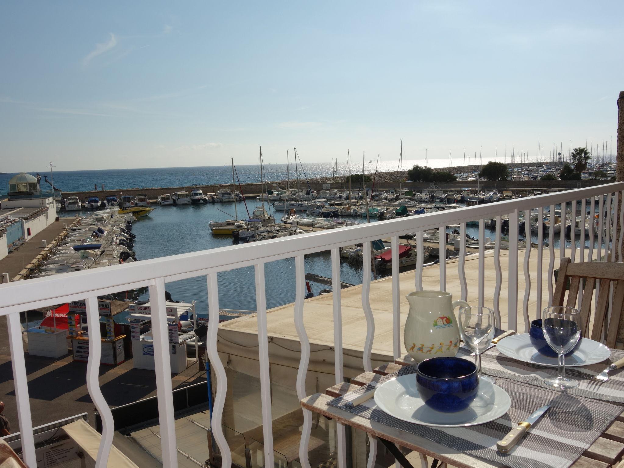 Photo 18 - Appartement de 1 chambre à Saint-Cyr-sur-Mer avec terrasse et vues à la mer