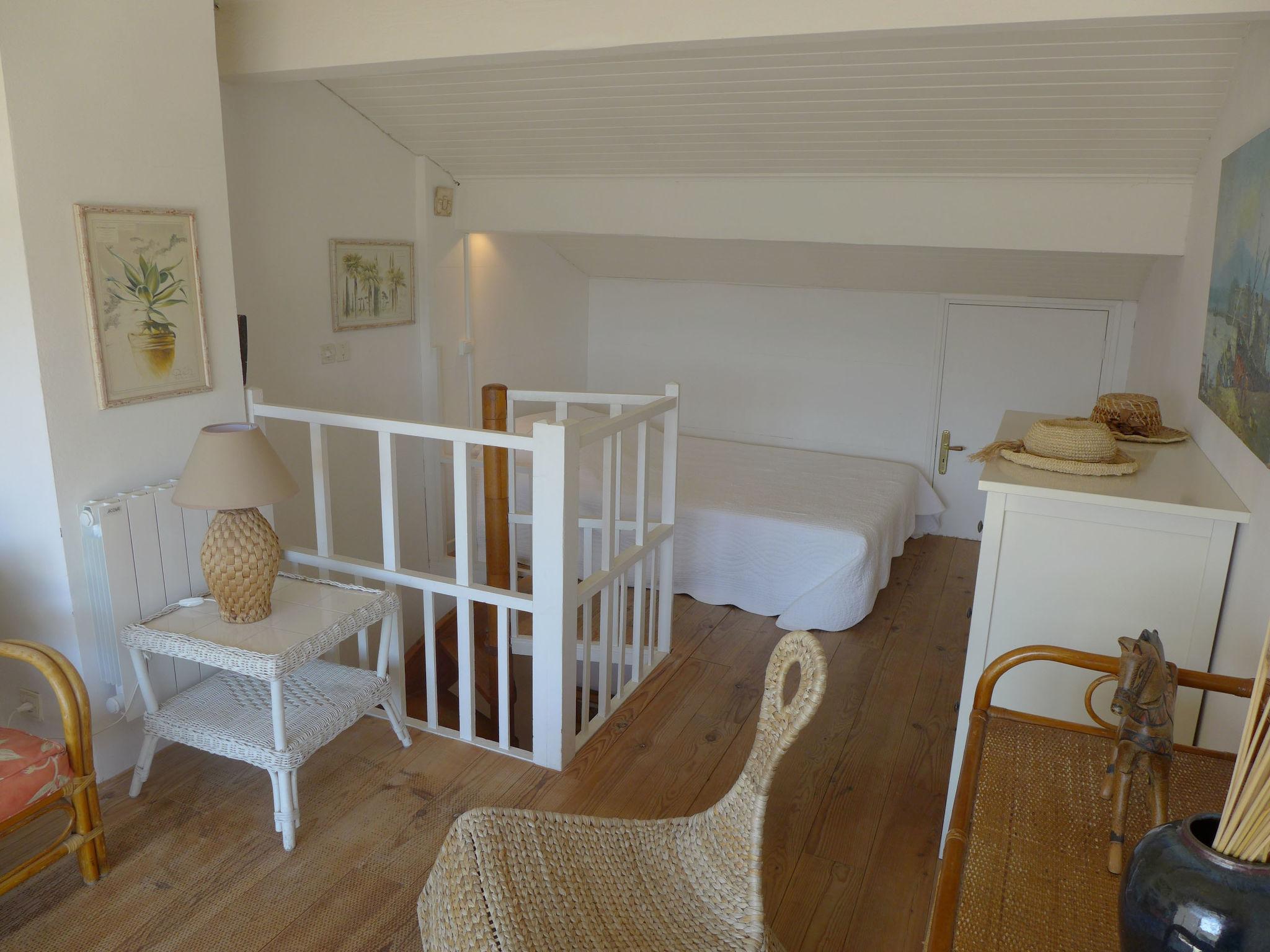 Foto 9 - Appartamento con 1 camera da letto a Saint-Cyr-sur-Mer con terrazza e vista mare