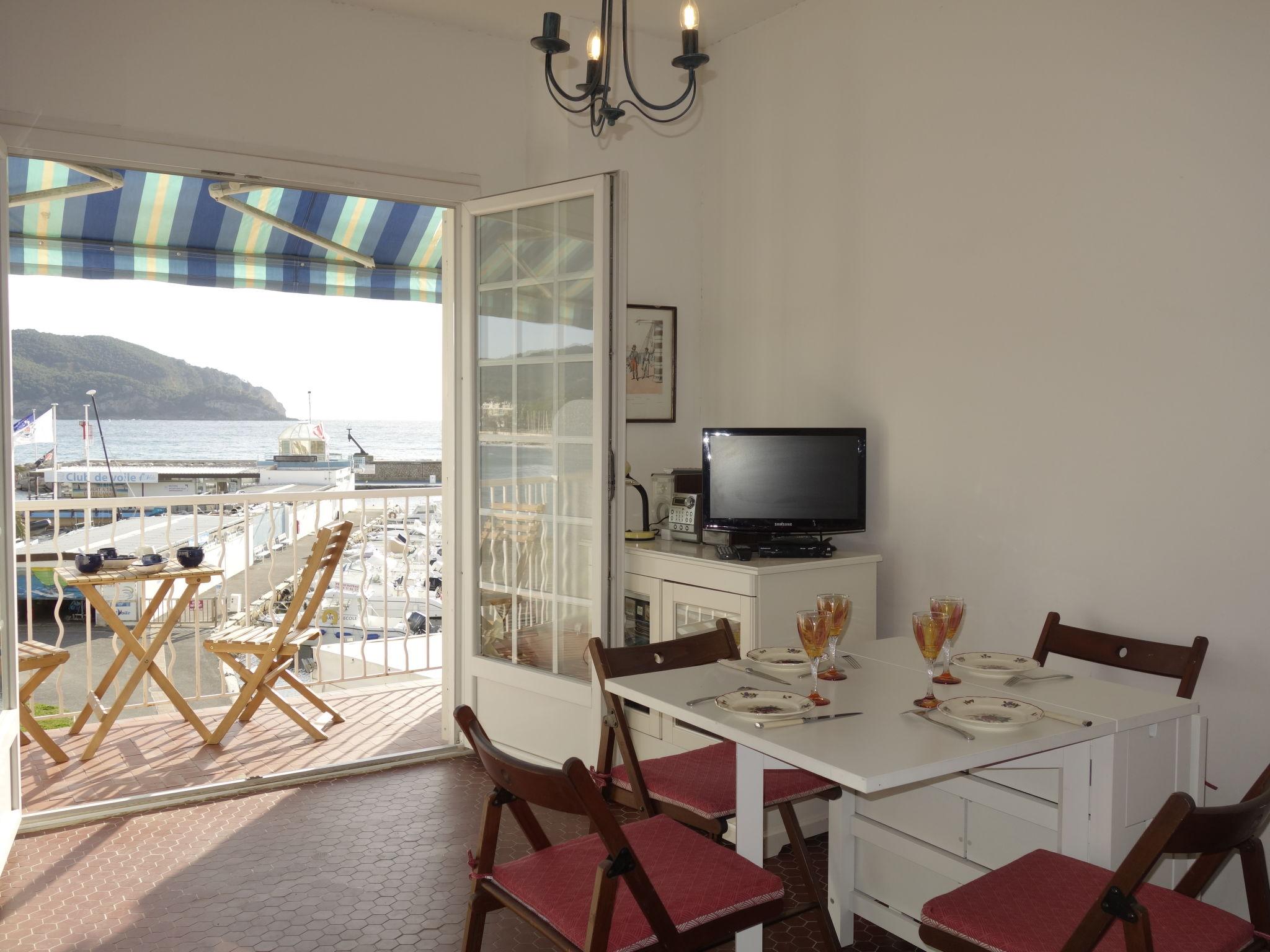 Photo 6 - Appartement de 1 chambre à Saint-Cyr-sur-Mer avec terrasse et vues à la mer