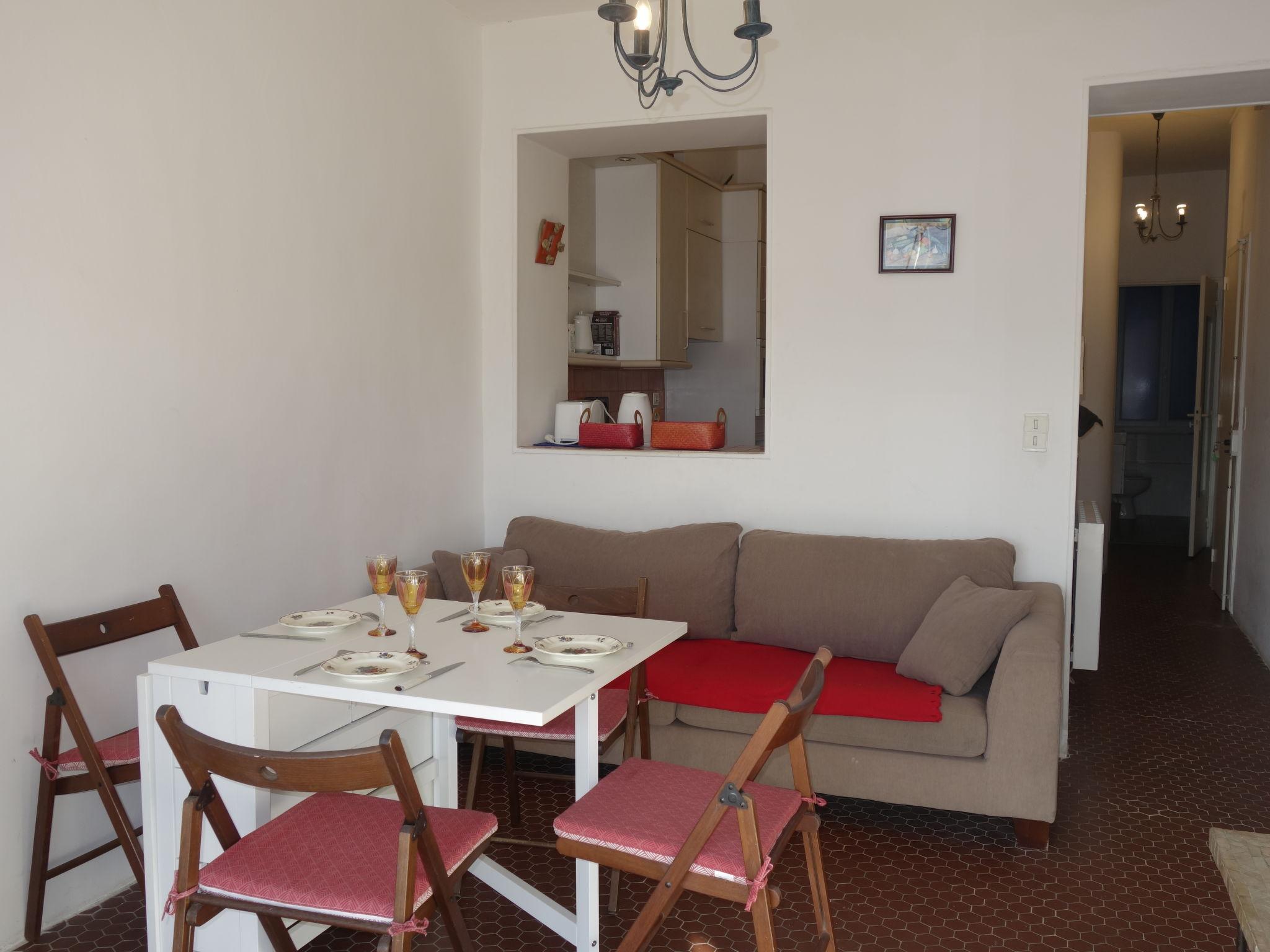 Foto 5 - Appartamento con 1 camera da letto a Saint-Cyr-sur-Mer con terrazza e vista mare