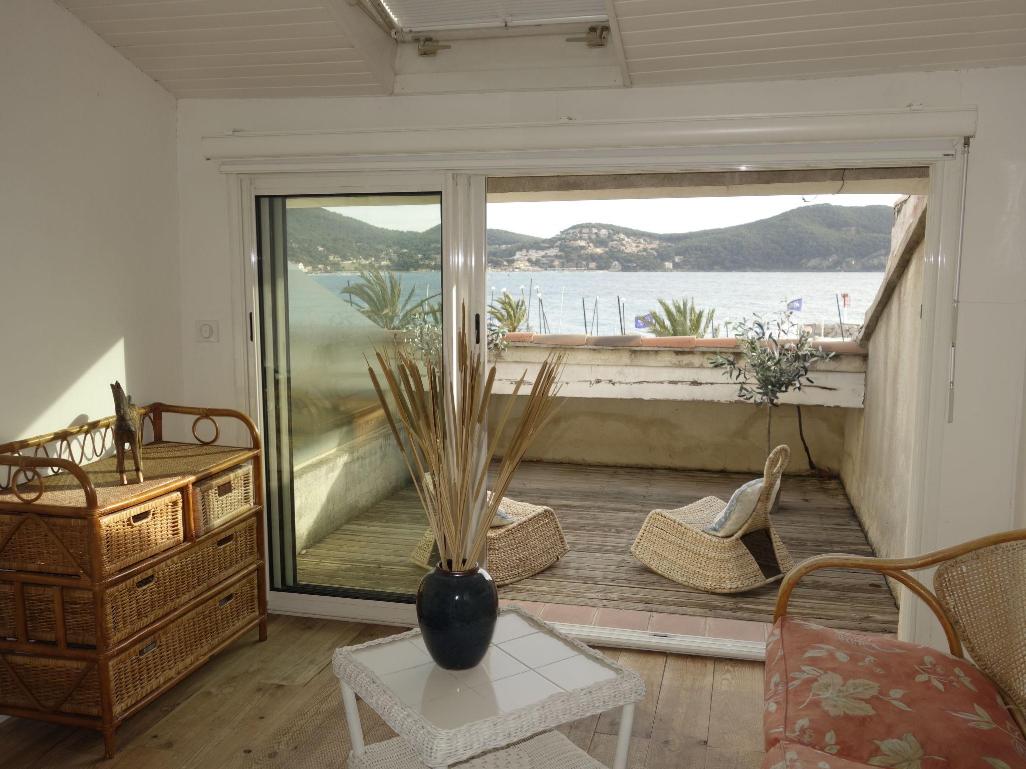 Photo 11 - Appartement de 1 chambre à Saint-Cyr-sur-Mer avec terrasse et vues à la mer