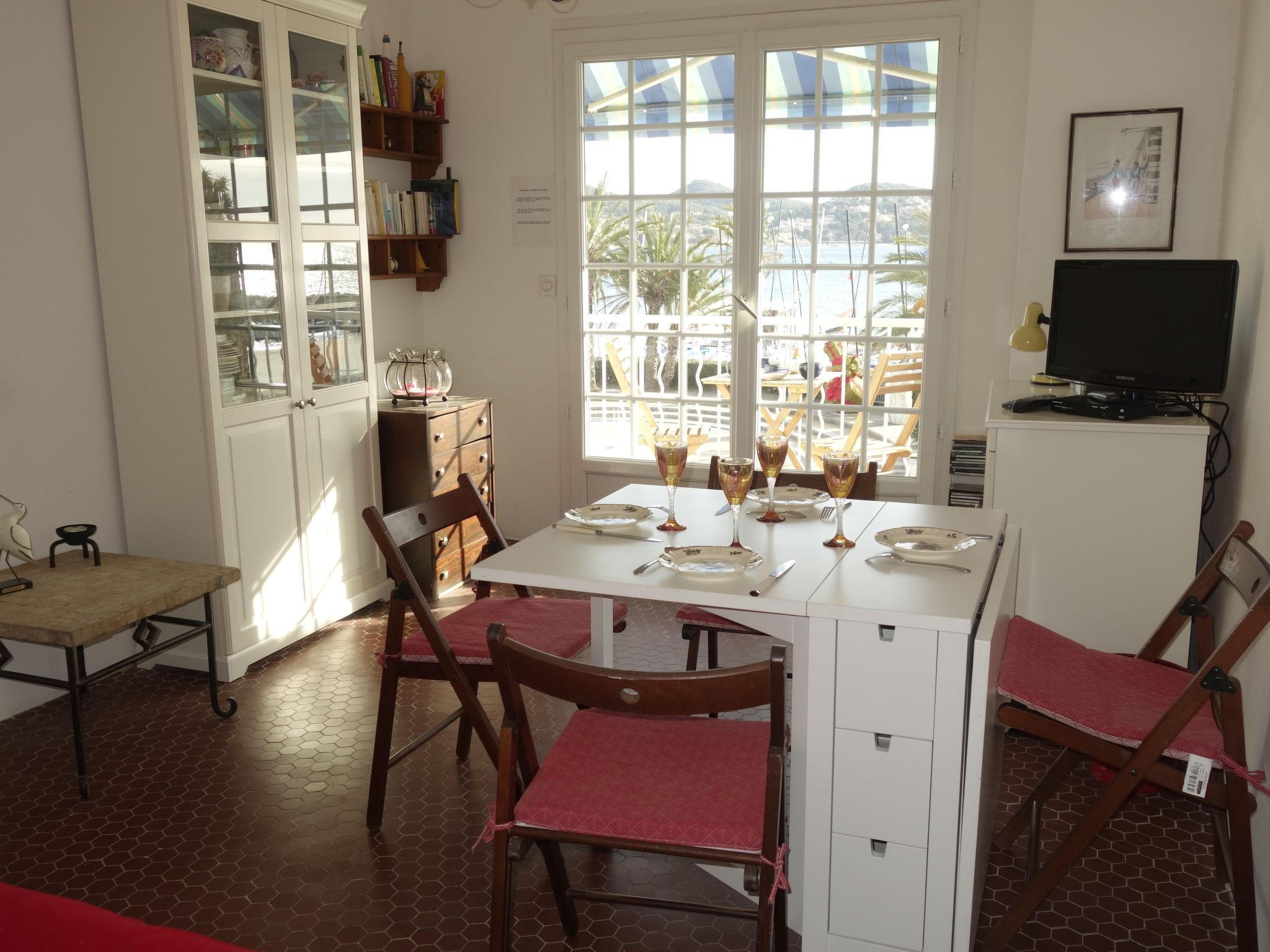 Foto 4 - Appartamento con 1 camera da letto a Saint-Cyr-sur-Mer con terrazza e vista mare