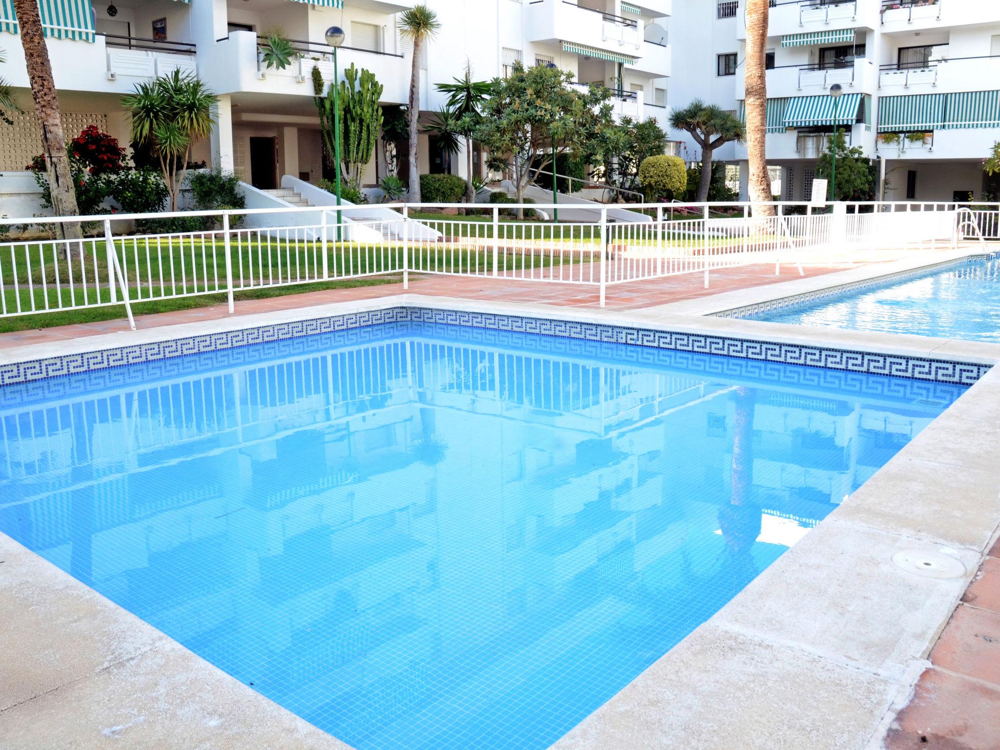 Foto 18 - Apartamento de 3 habitaciones en Torremolinos con piscina y jardín