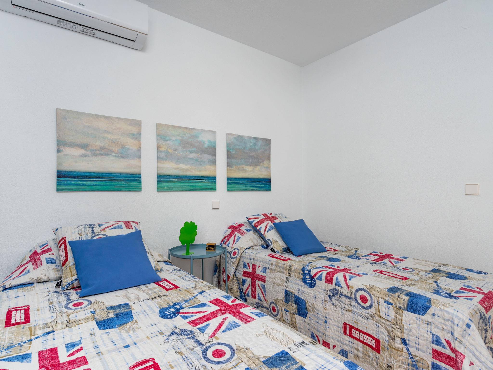 Foto 14 - Appartamento con 3 camere da letto a Torremolinos con piscina e vista mare