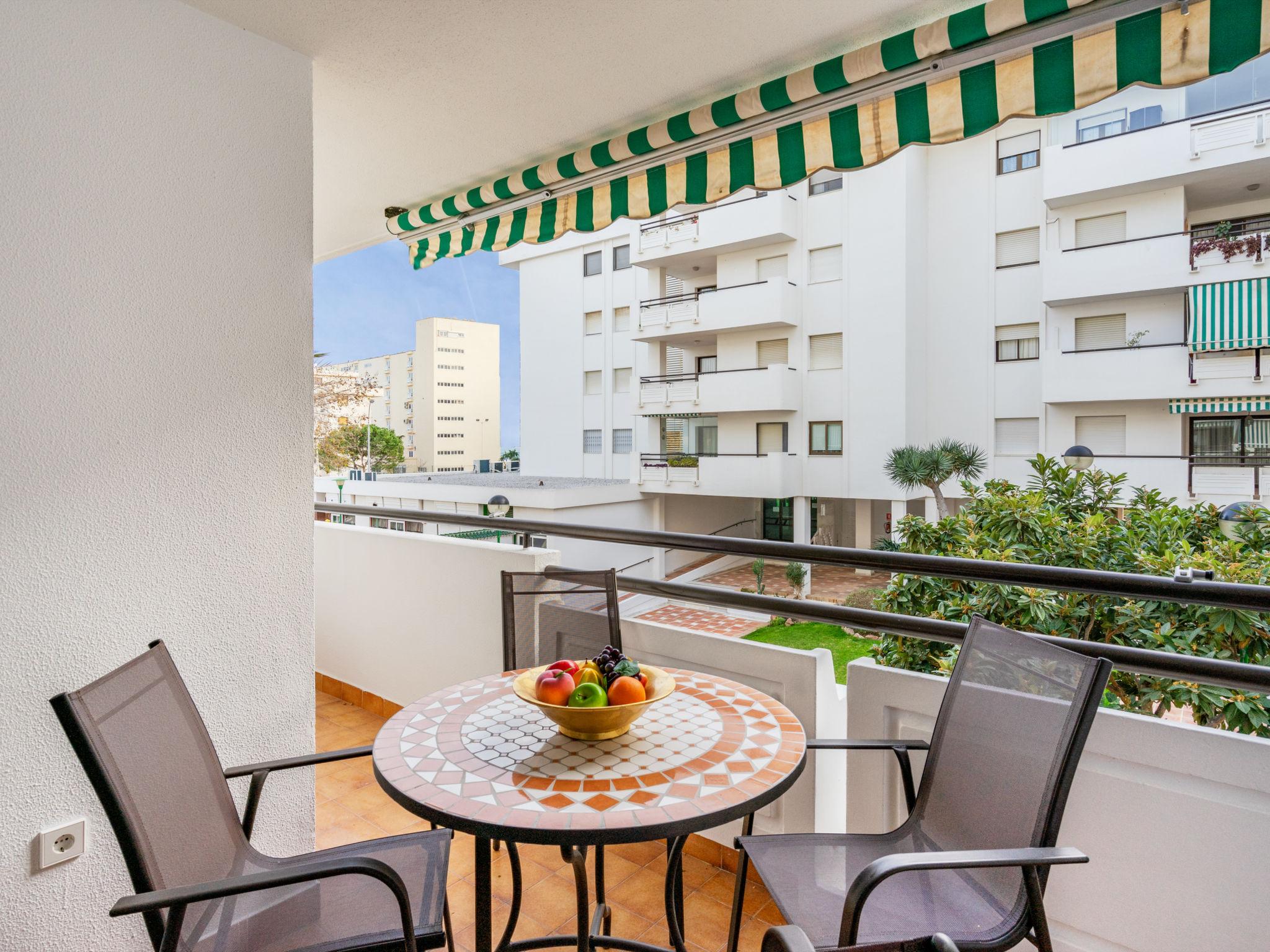 Foto 5 - Appartamento con 3 camere da letto a Torremolinos con piscina e vista mare