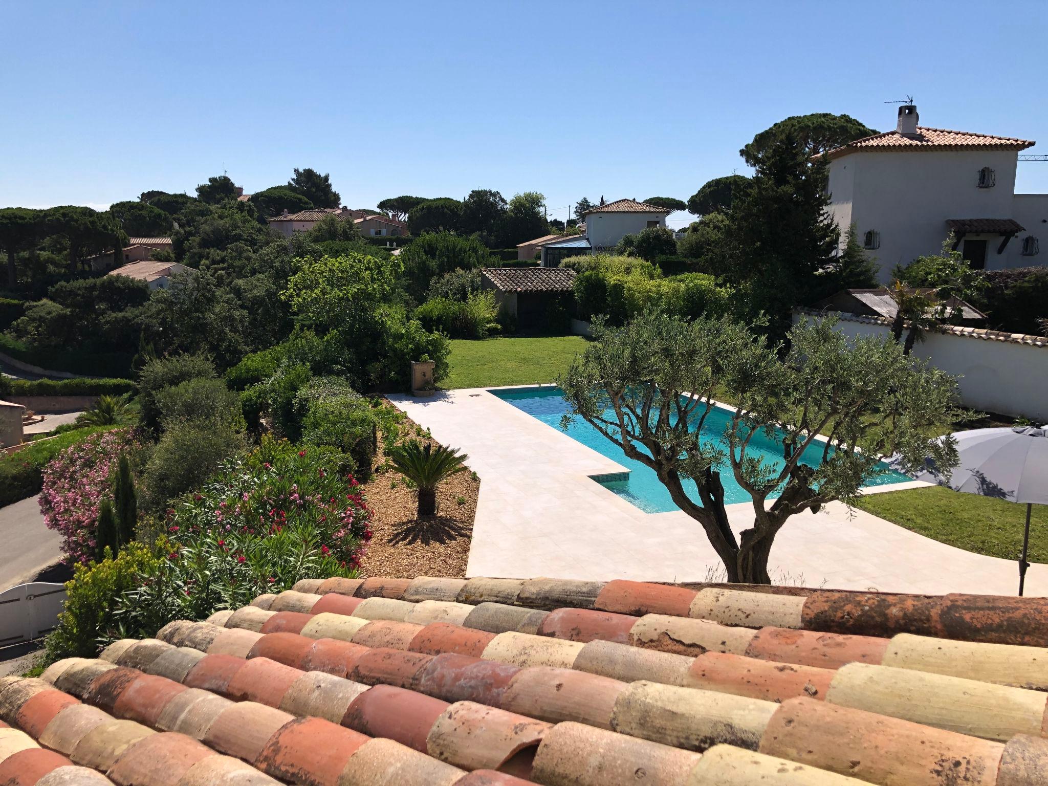 Foto 28 - Haus mit 4 Schlafzimmern in Sainte-Maxime mit privater pool und blick aufs meer