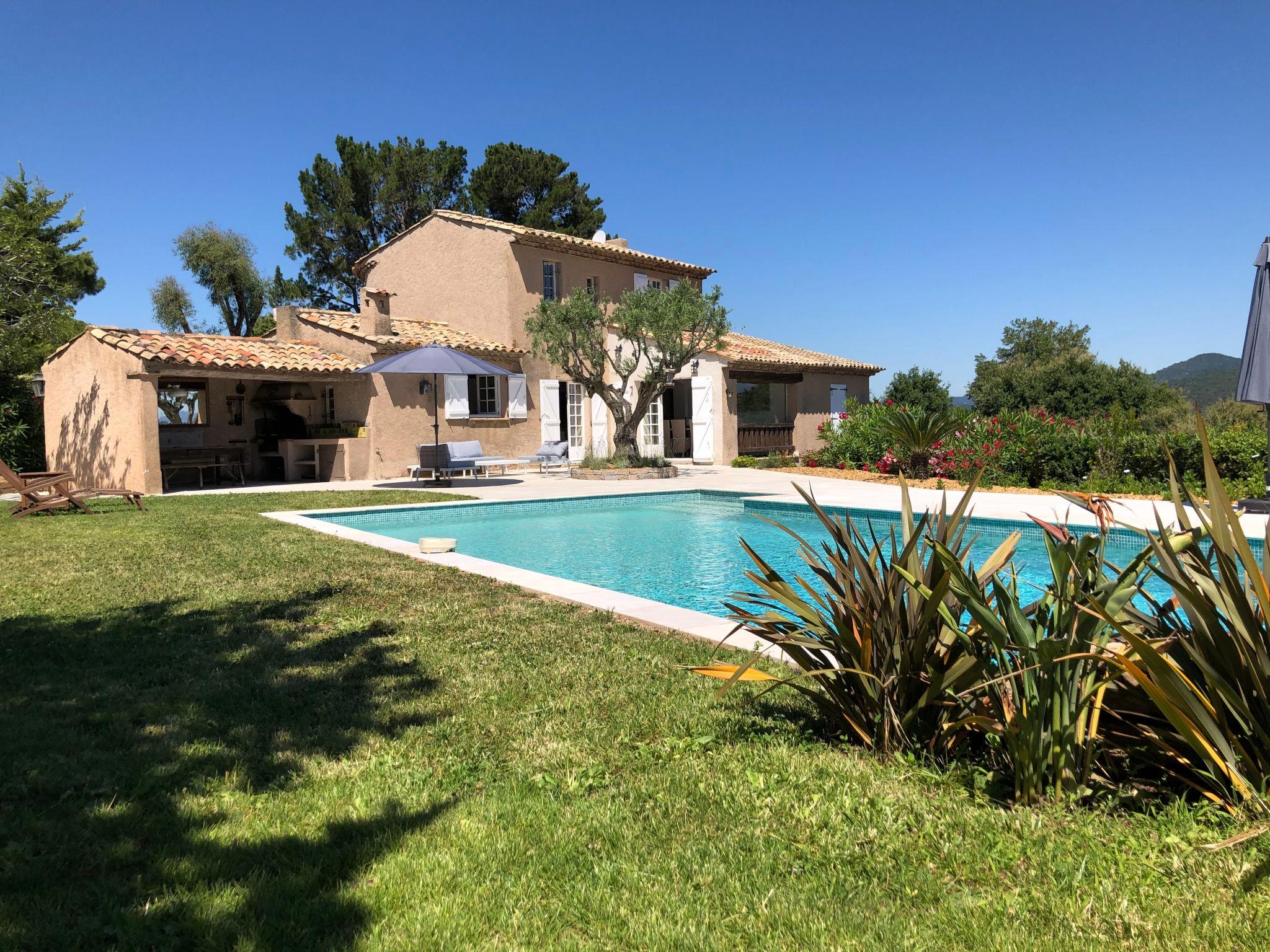 Foto 1 - Haus mit 4 Schlafzimmern in Sainte-Maxime mit privater pool und blick aufs meer