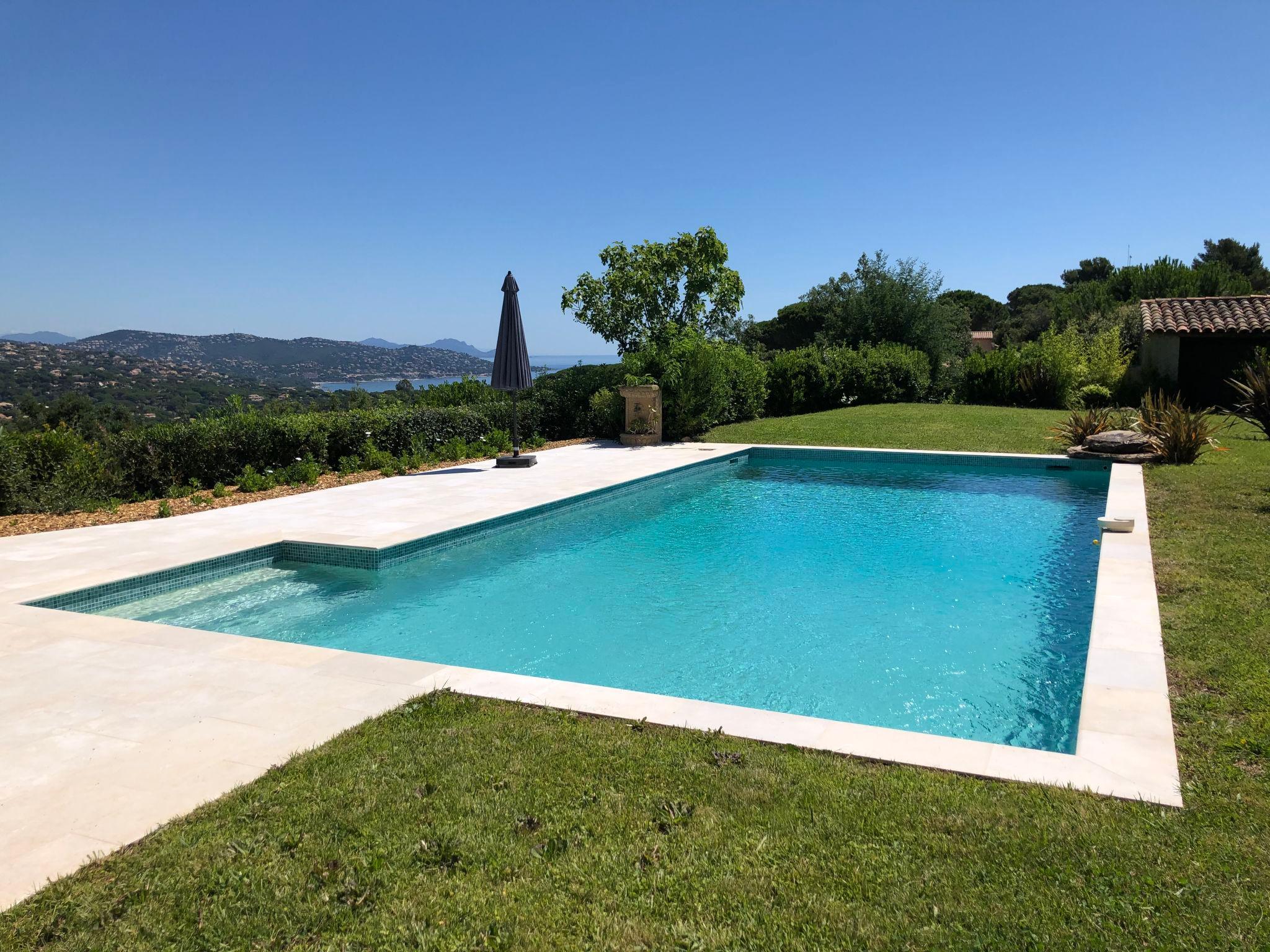 Foto 5 - Haus mit 4 Schlafzimmern in Sainte-Maxime mit privater pool und blick aufs meer