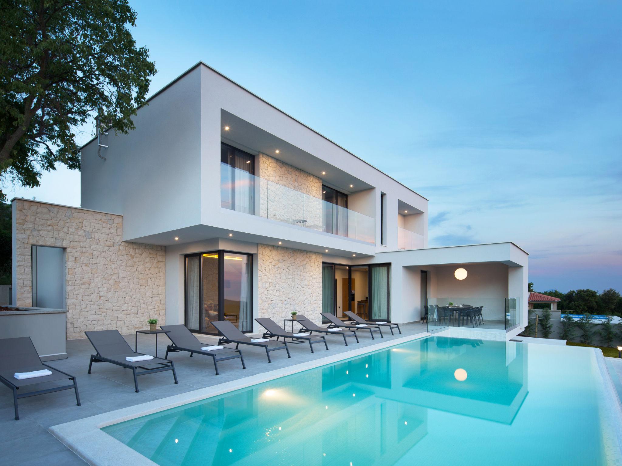 Photo 1 - Maison de 3 chambres à Raša avec piscine privée et jardin