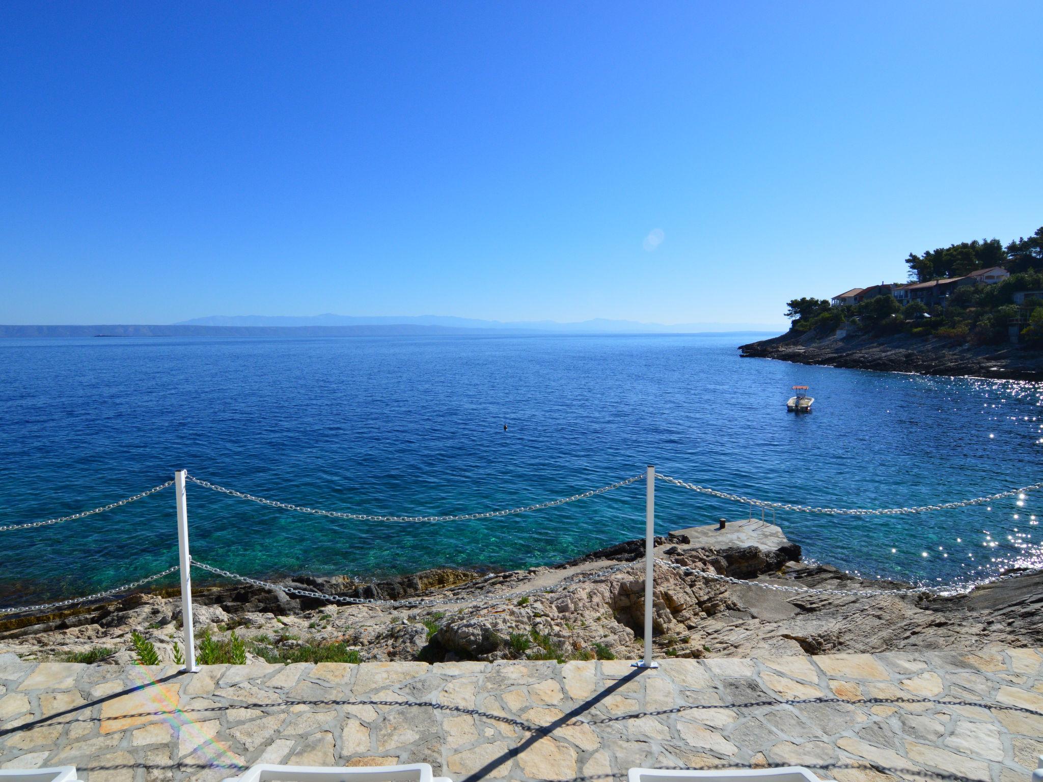 Photo 1 - Appartement de 2 chambres à Blato avec terrasse et vues à la mer