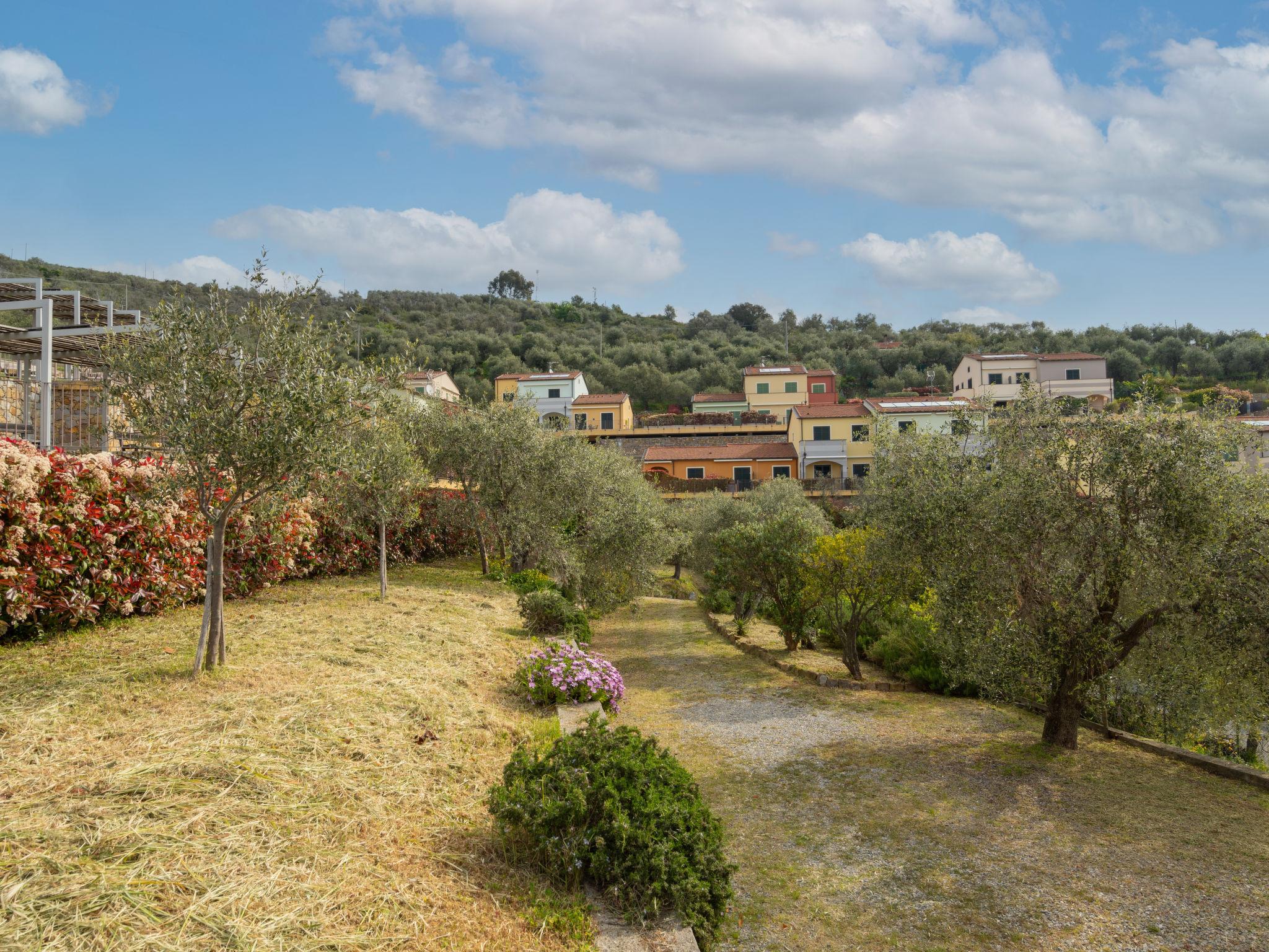 Foto 29 - Casa de 4 quartos em Civezza com jardim e terraço