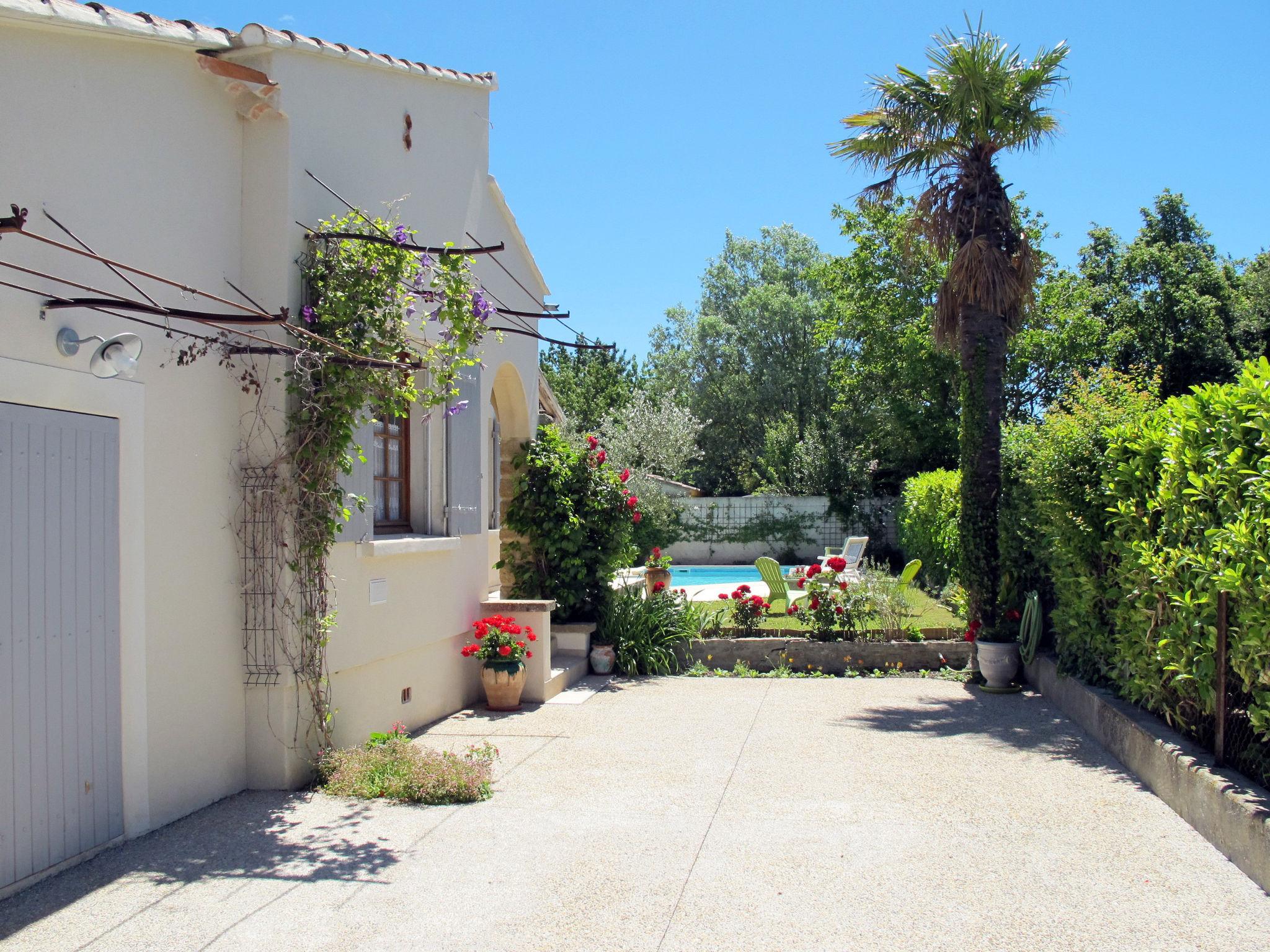 Foto 7 - Casa de 5 quartos em L'Isle-sur-la-Sorgue com piscina privada e jardim