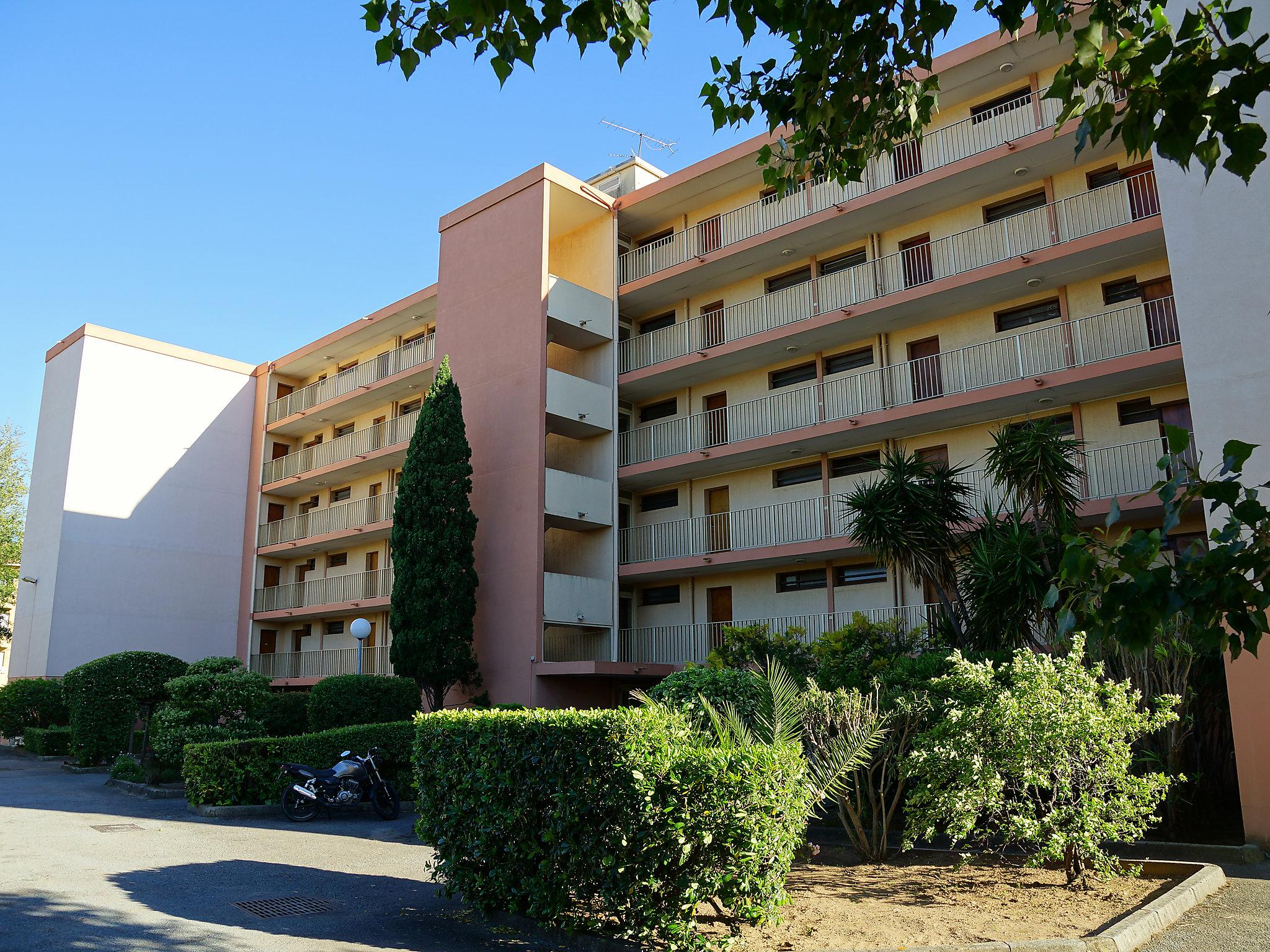 Photo 15 - Appartement de 1 chambre à Fréjus avec jardin et terrasse