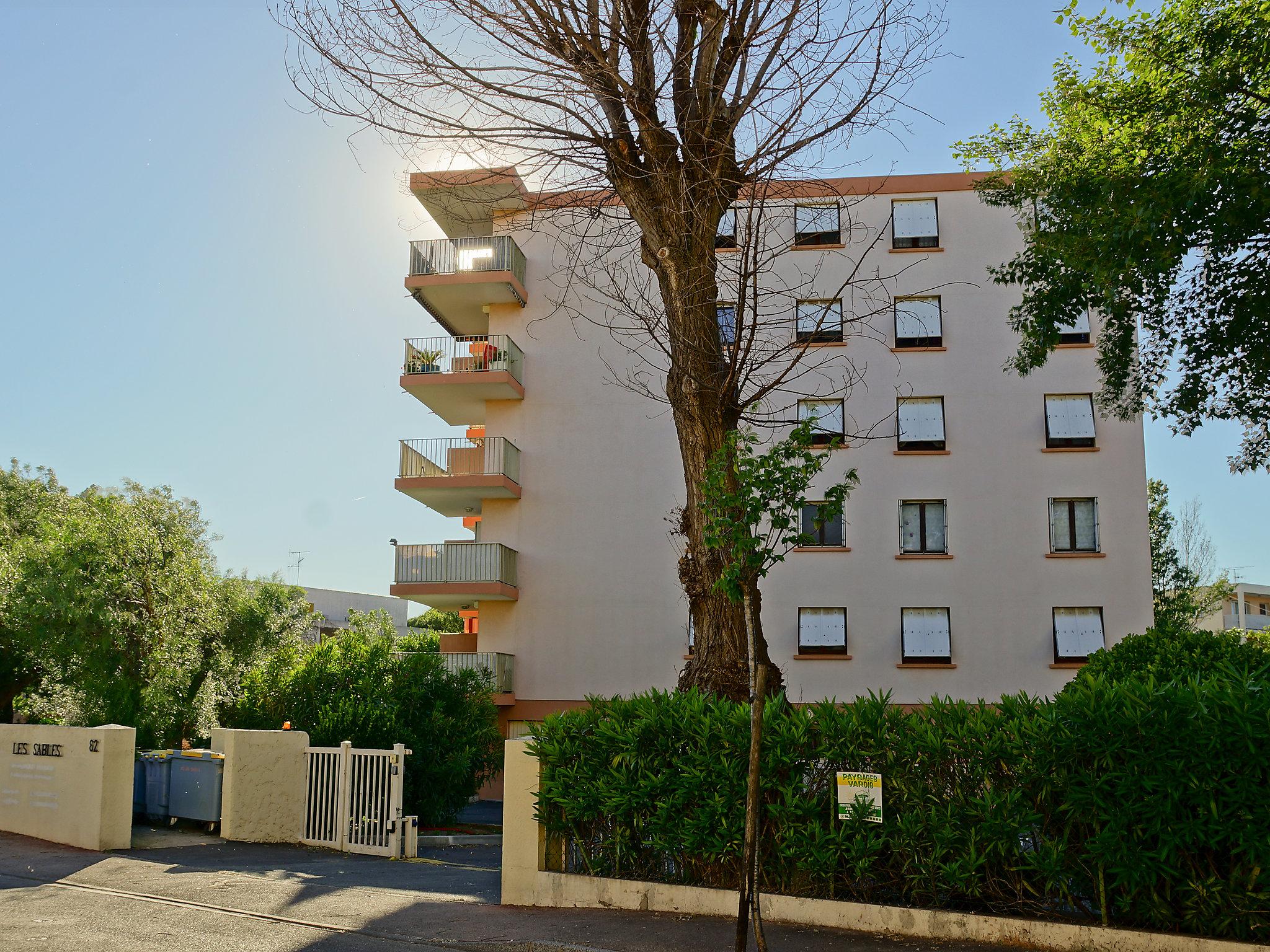 Foto 18 - Apartamento de 1 quarto em Fréjus com jardim e vistas do mar
