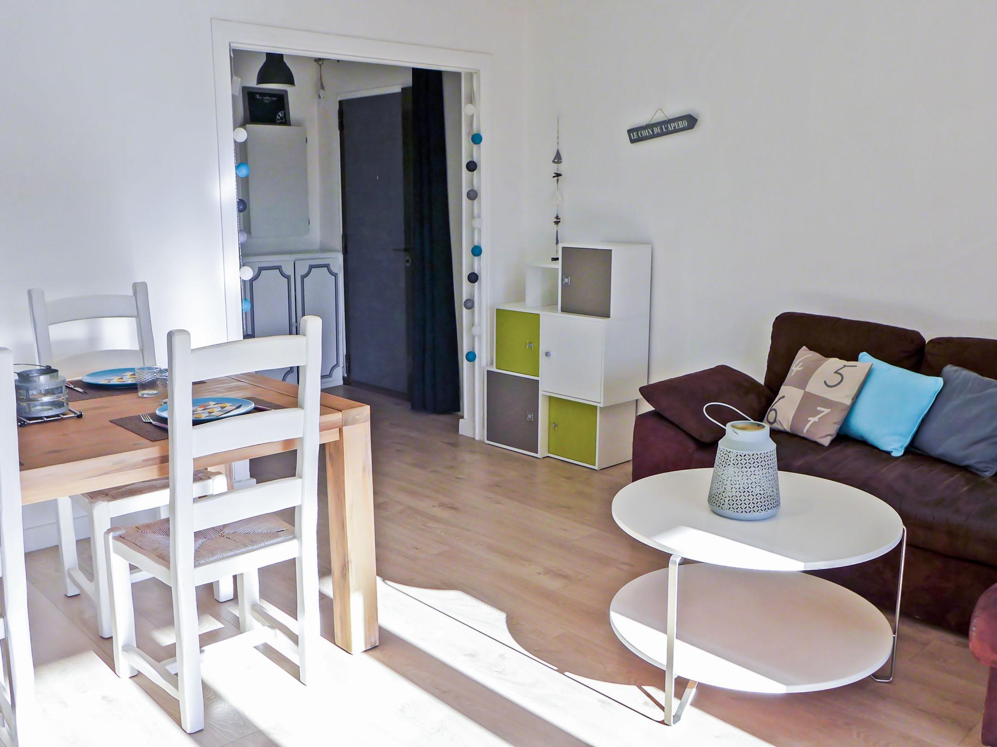 Photo 4 - 2 bedroom Apartment in Six-Fours-les-Plages with terrace and sea view