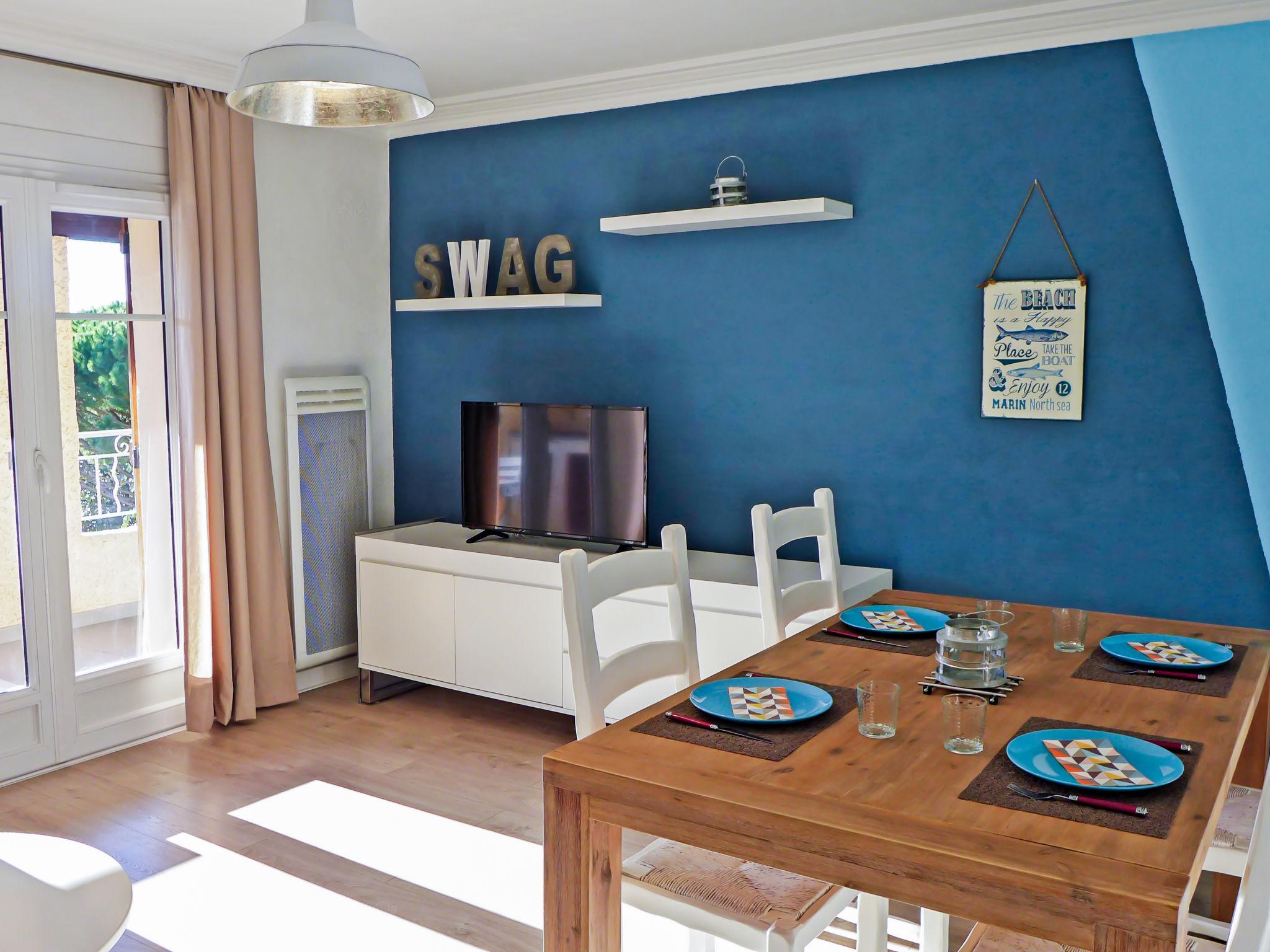 Photo 5 - 2 bedroom Apartment in Six-Fours-les-Plages with terrace and sea view