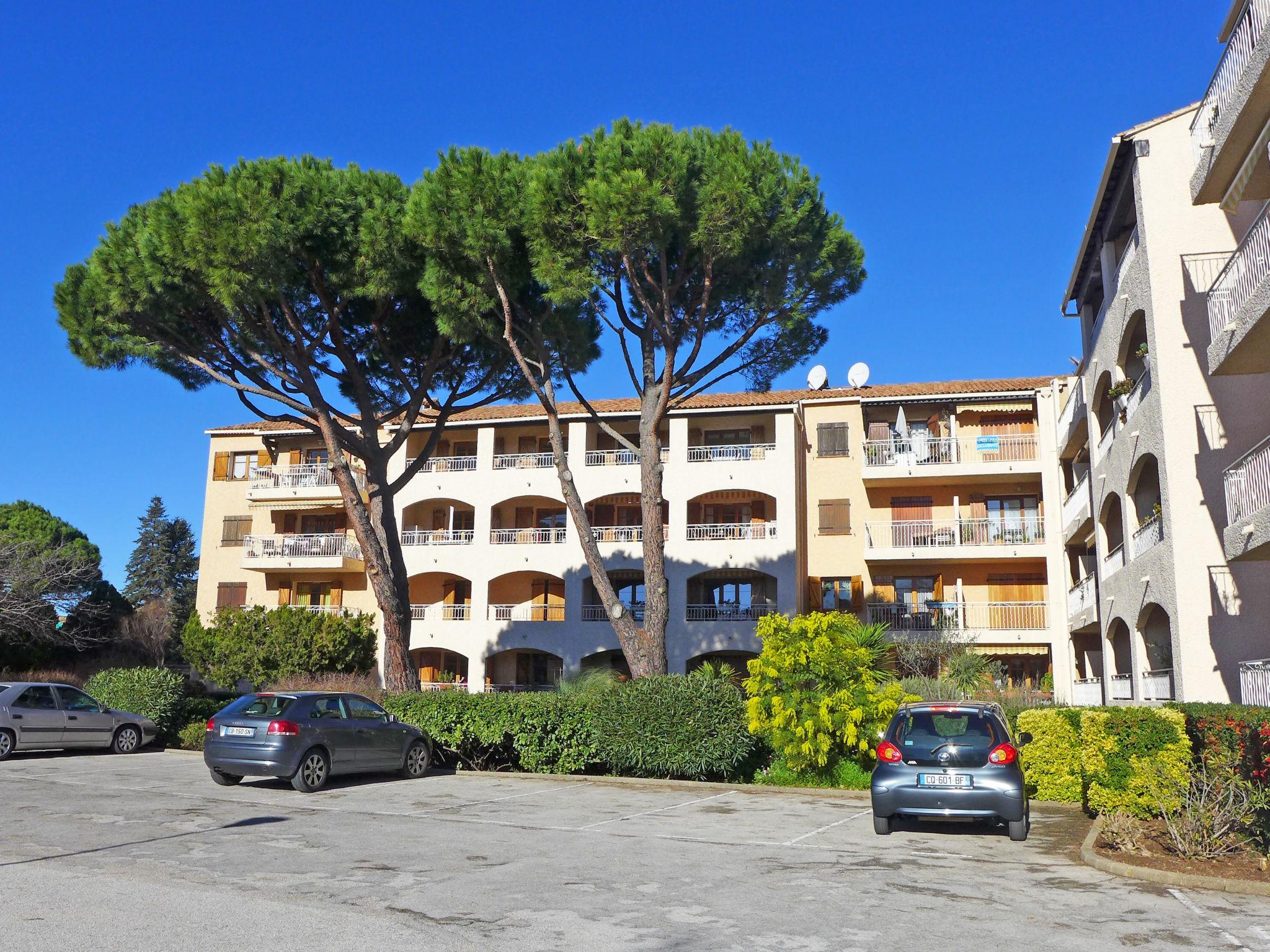 Photo 15 - Appartement de 2 chambres à Six-Fours-les-Plages avec terrasse et vues à la mer