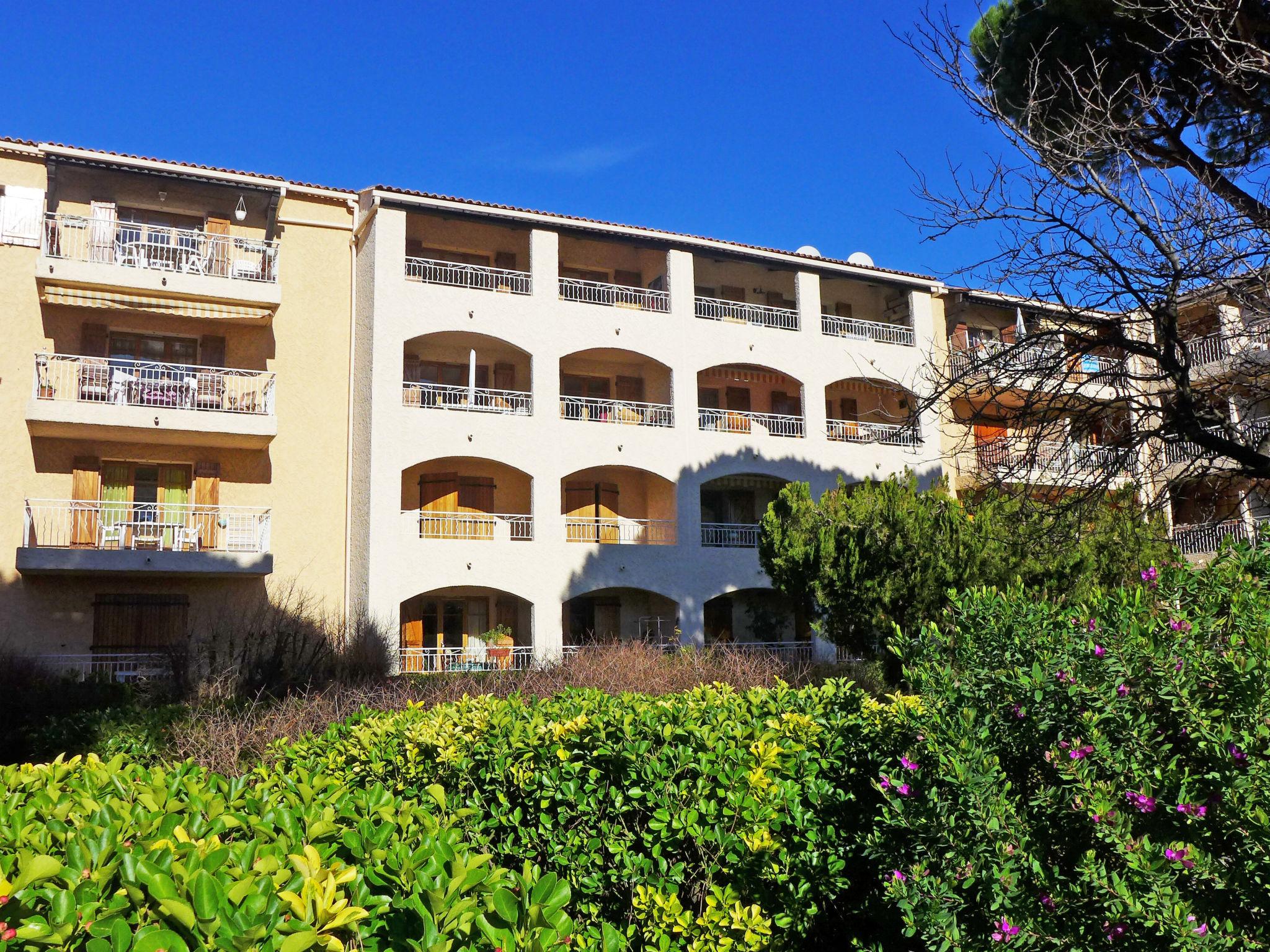 Foto 14 - Apartment mit 2 Schlafzimmern in Six-Fours-les-Plages mit terrasse und blick aufs meer