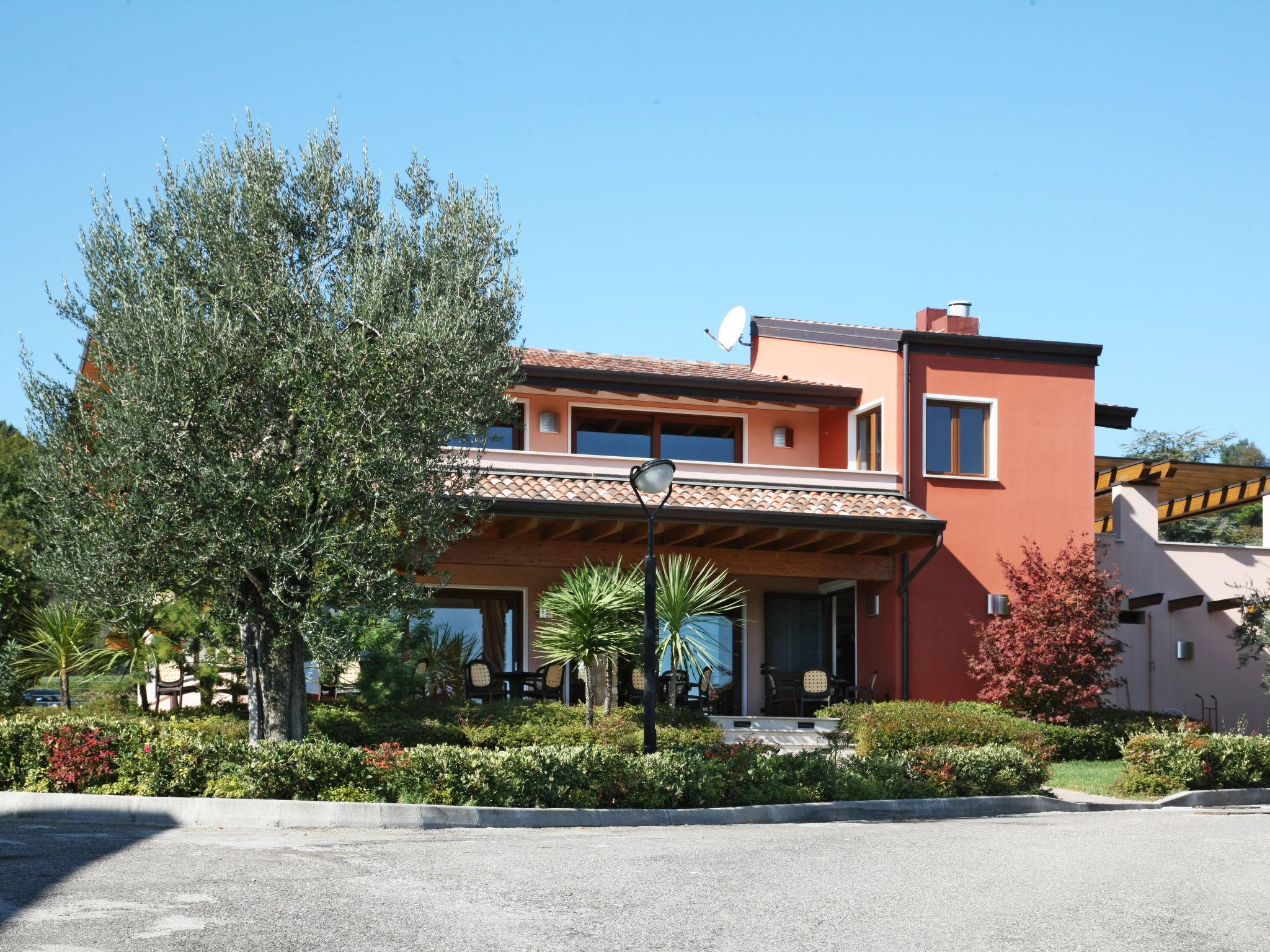 Foto 12 - Casa de 2 quartos em Manerba del Garda com piscina e vista para a montanha