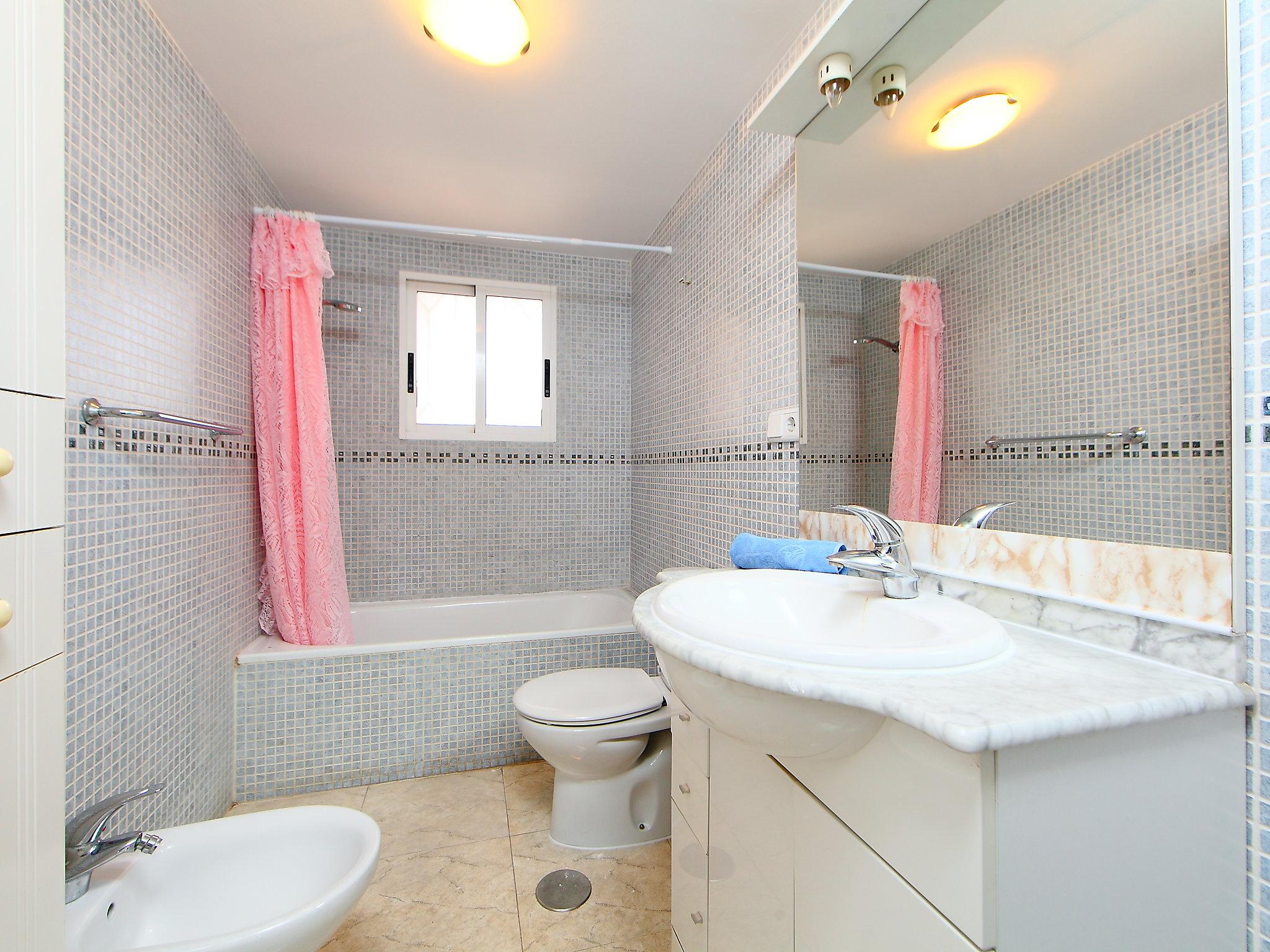 Foto 13 - Appartamento con 2 camere da letto a Benidorm con piscina e terrazza
