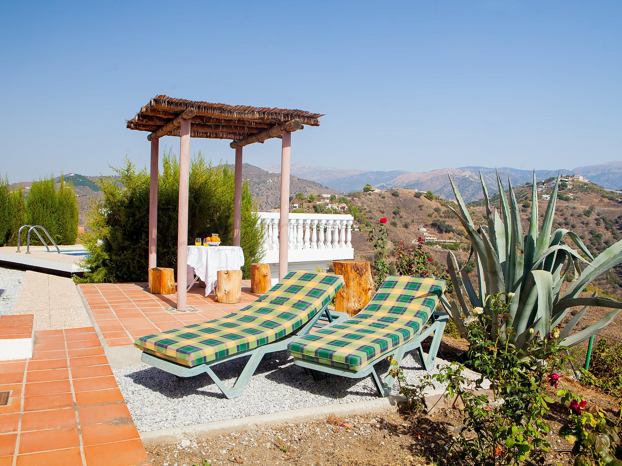 Foto 3 - Casa de 2 quartos em Torrox com piscina privada e vistas do mar