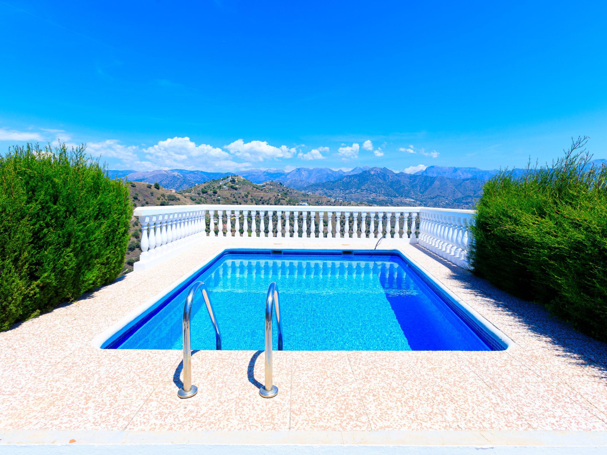 Foto 2 - Casa de 2 quartos em Torrox com piscina privada e jardim