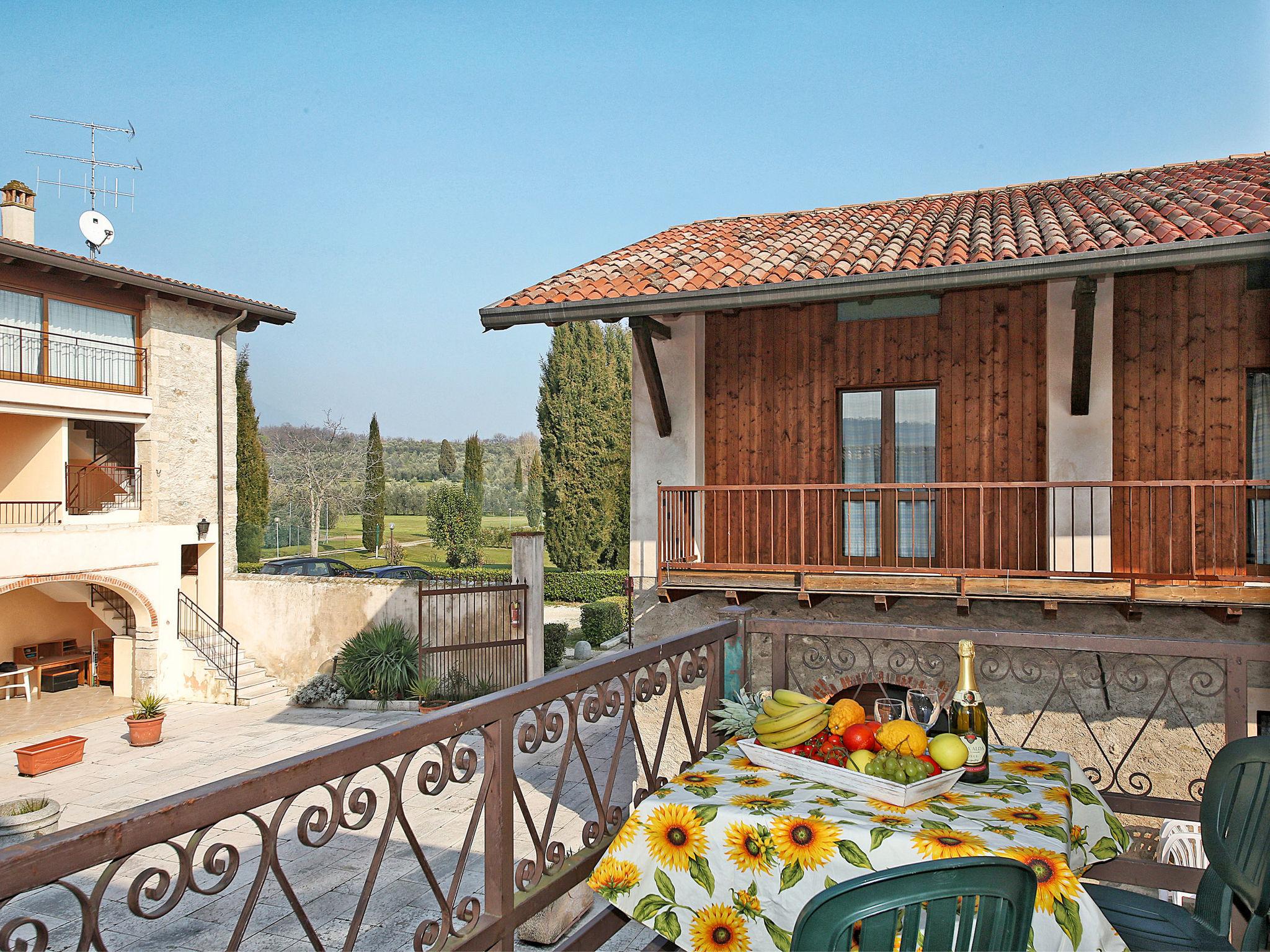 Photo 4 - Appartement de 2 chambres à Salò avec piscine et vues sur la montagne