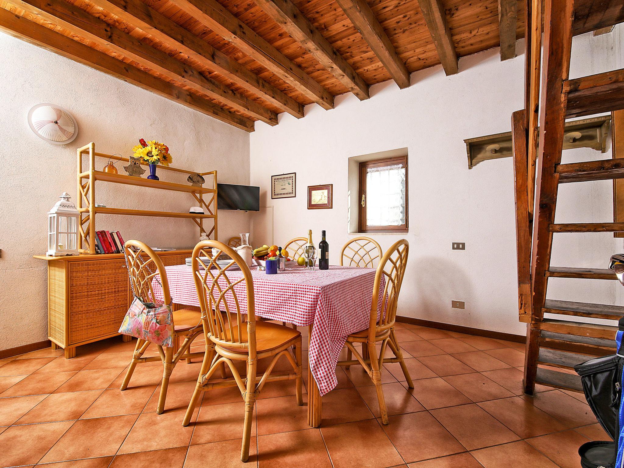 Photo 5 - 2 bedroom Apartment in Salò with swimming pool and garden