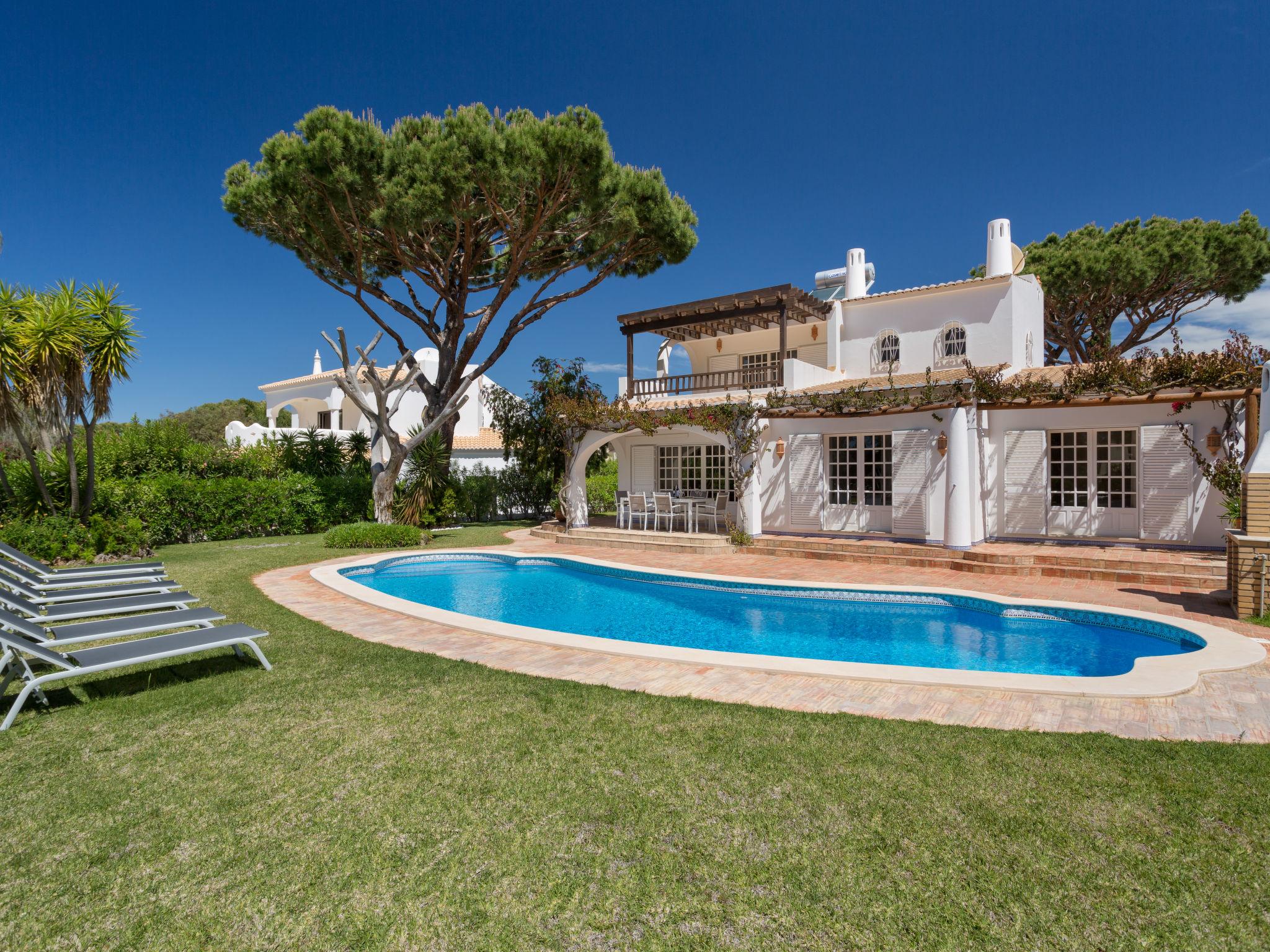 Photo 1 - Maison de 4 chambres à Loulé avec piscine privée et vues à la mer