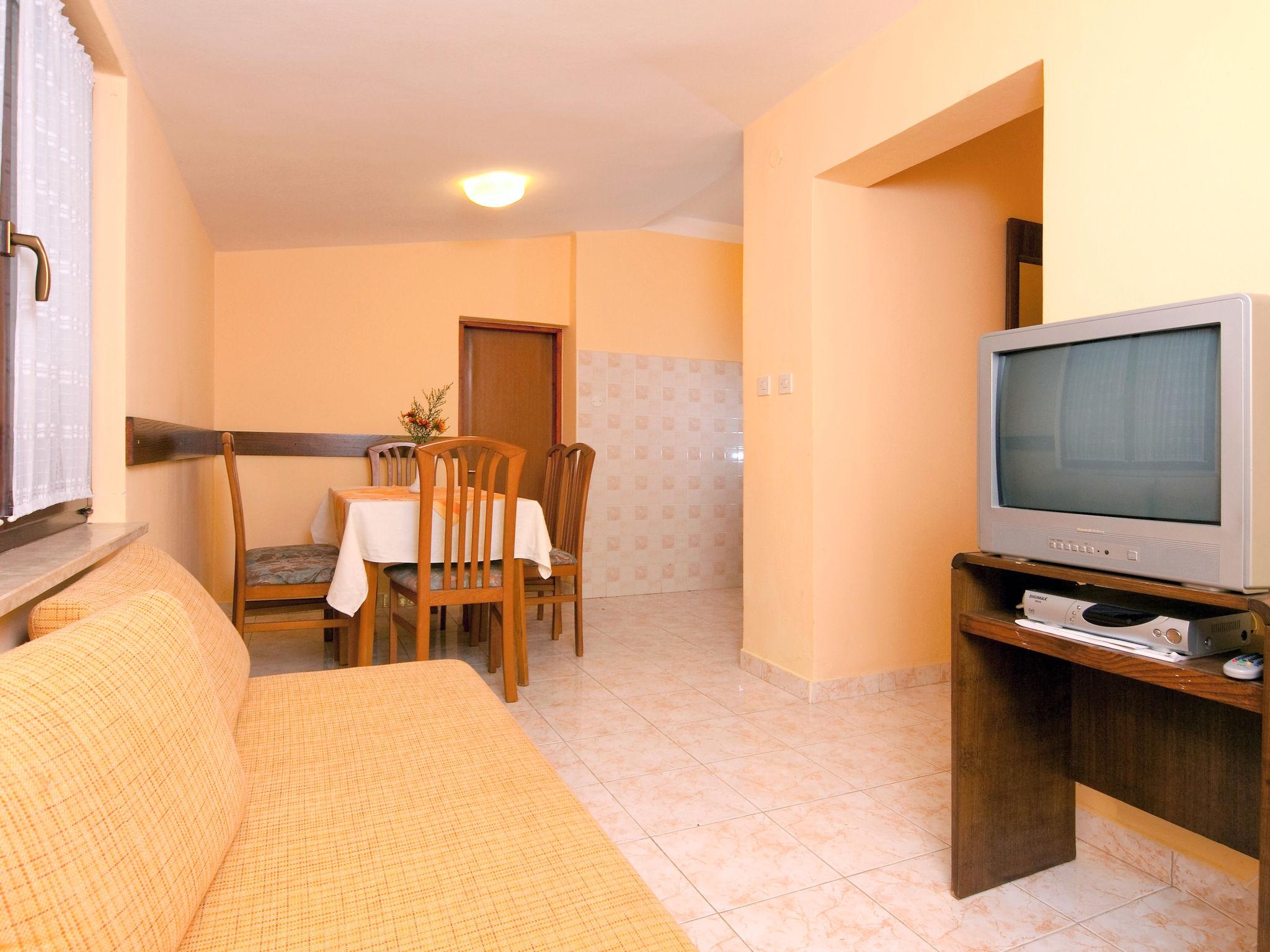 Photo 6 - 2 bedroom Apartment in Labin with swimming pool and garden