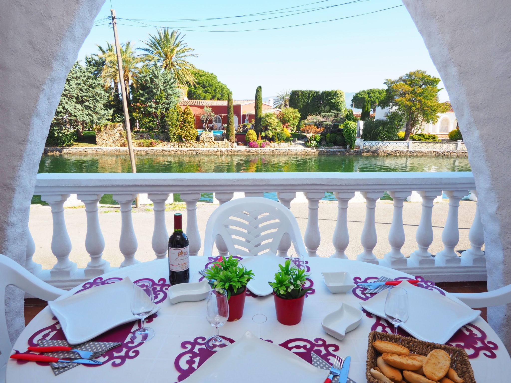 Foto 5 - Apartamento de 1 habitación en Castelló d'Empúries con terraza y vistas al mar