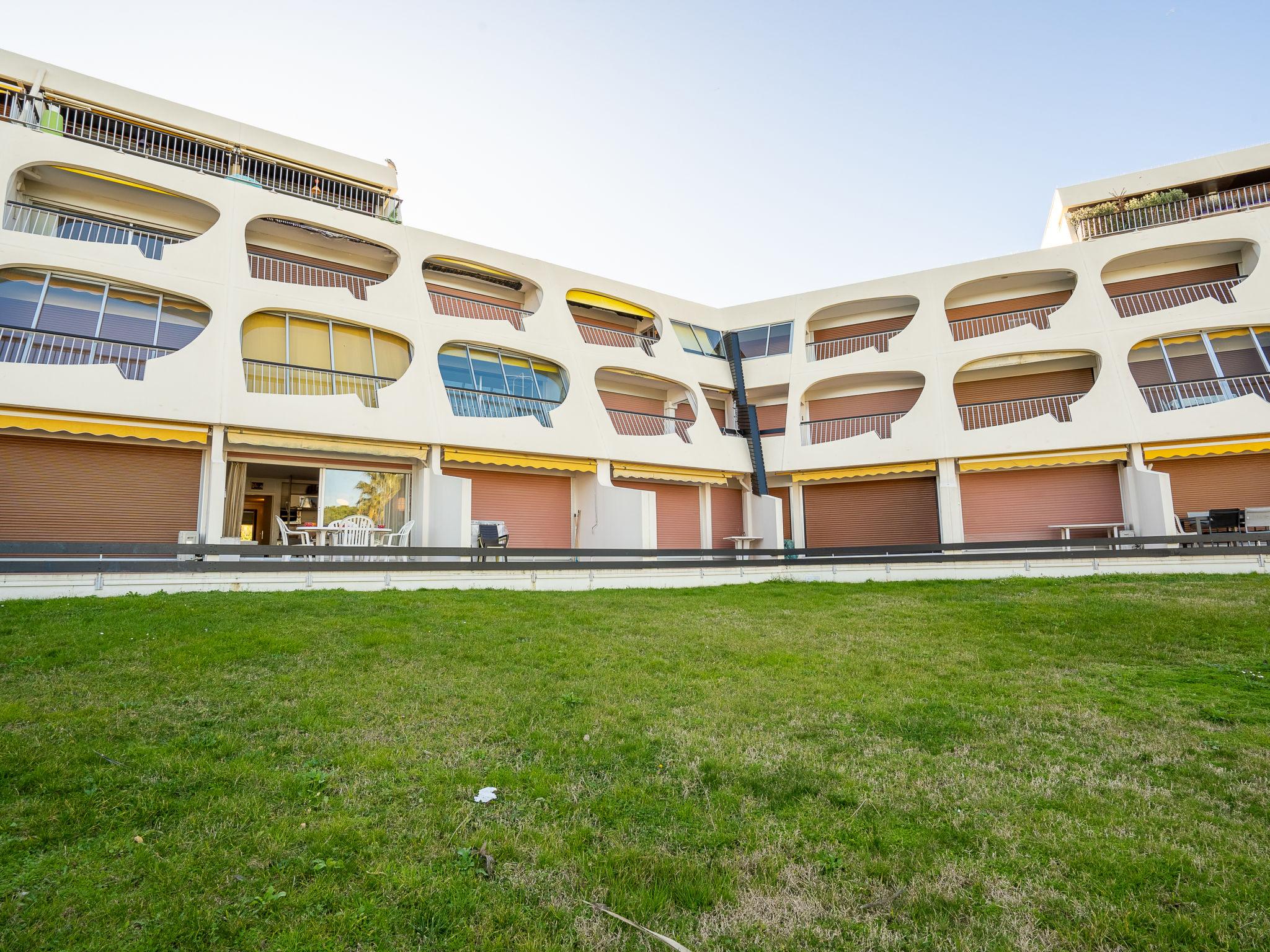 Photo 12 - Apartment in Le Grau-du-Roi with swimming pool and sea view