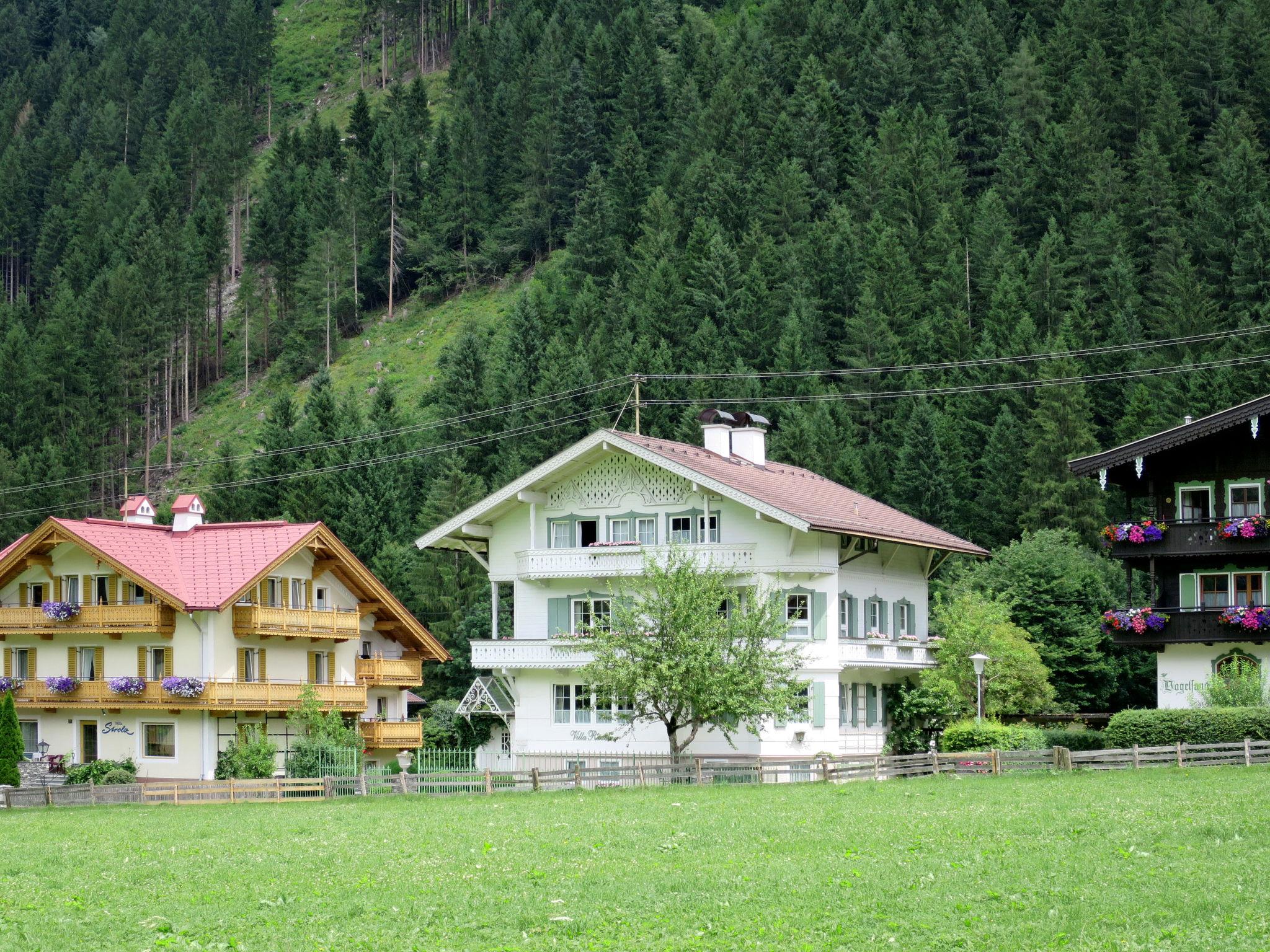 Foto 1 - Appartamento con 3 camere da letto a Mayrhofen con giardino e vista sulle montagne