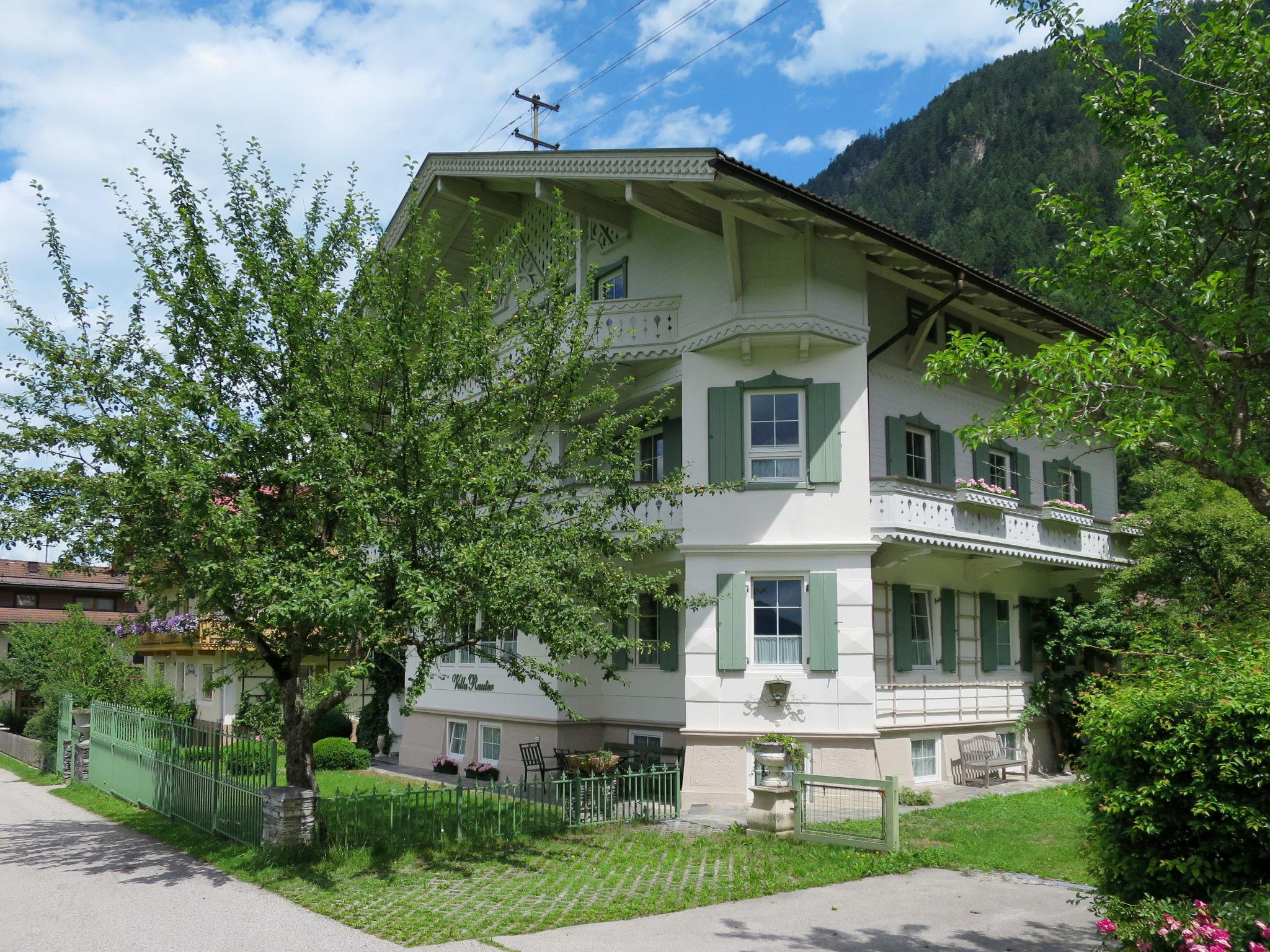 Foto 6 - Appartamento con 3 camere da letto a Mayrhofen con giardino e vista sulle montagne