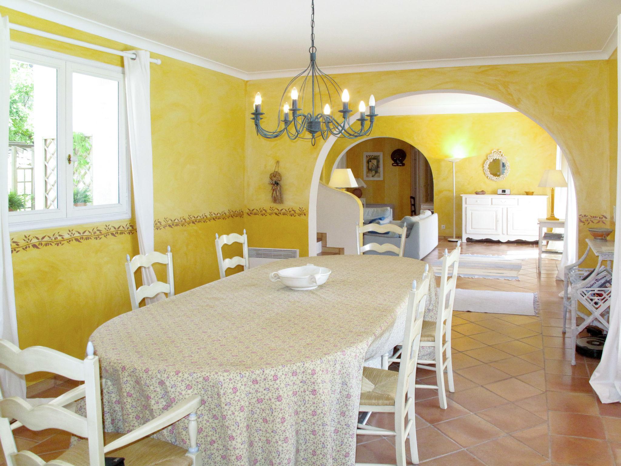 Photo 13 - 4 bedroom House in Draguignan with private pool and terrace