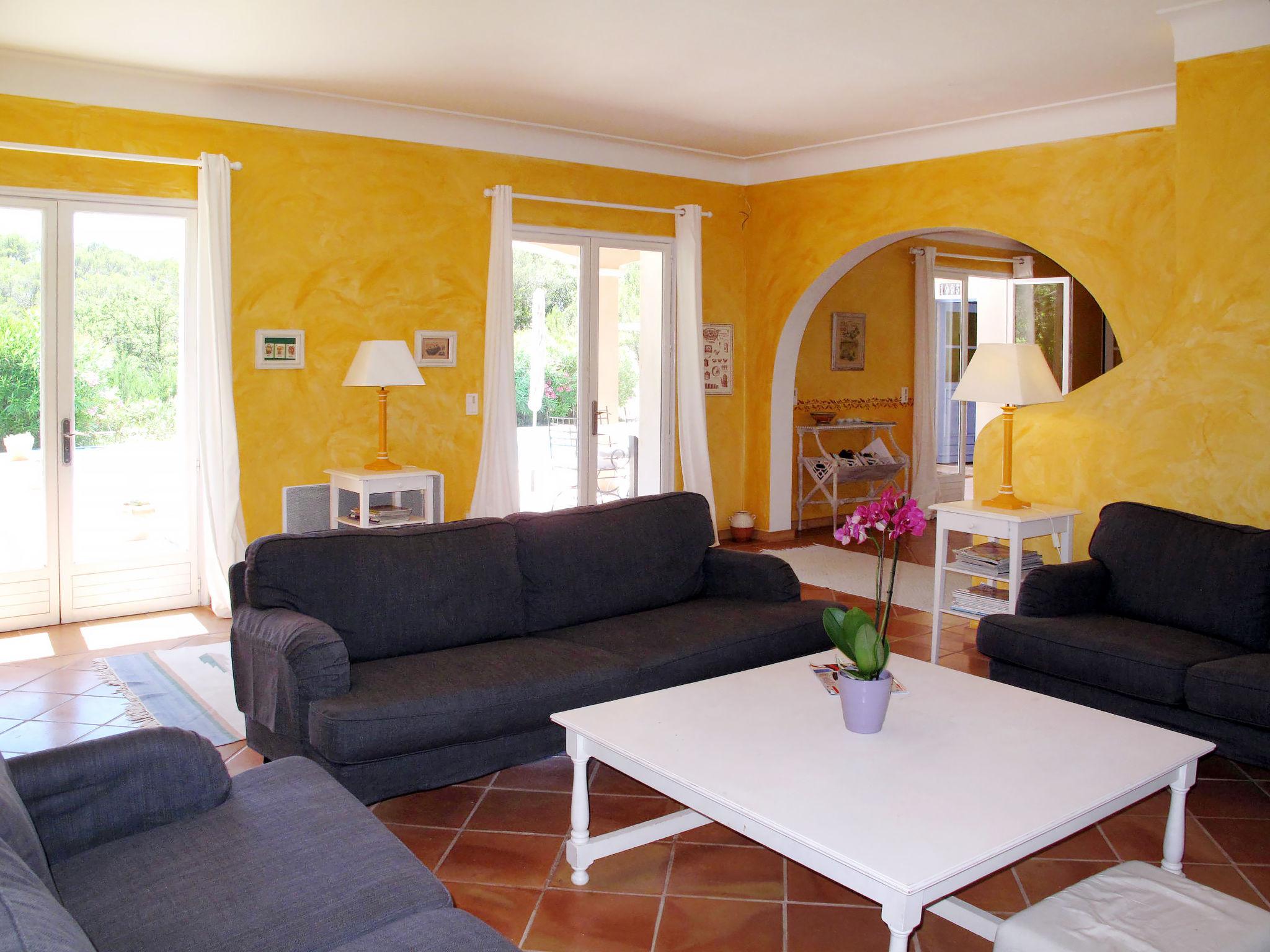 Photo 10 - 4 bedroom House in Draguignan with private pool and terrace