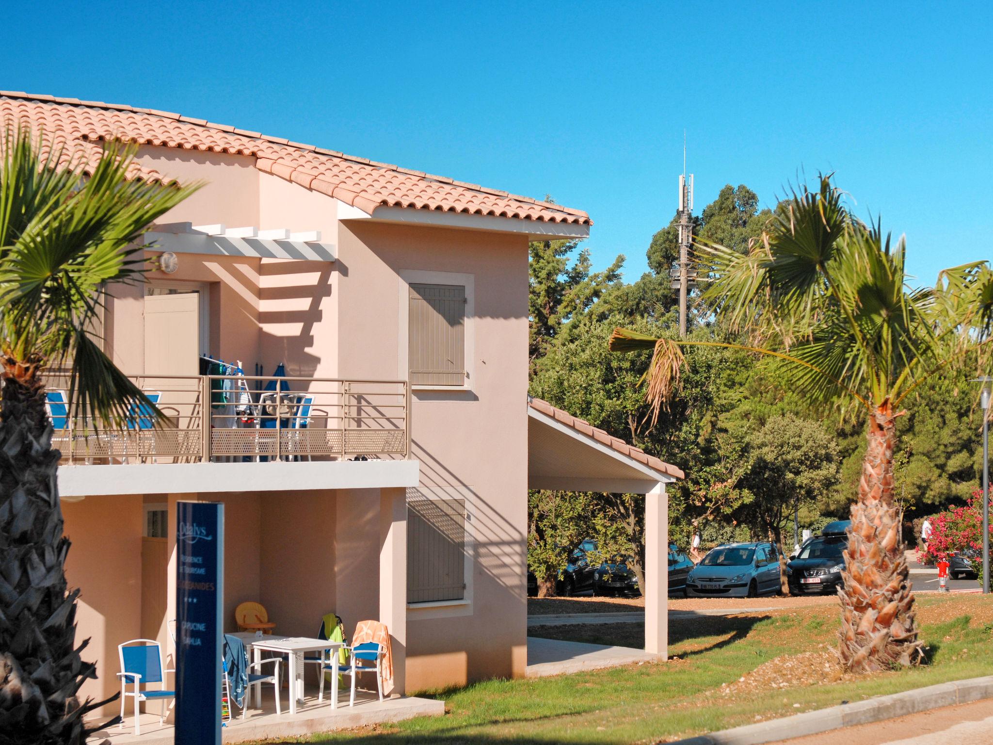 Photo 8 - Appartement de 1 chambre à La Londe-les-Maures avec piscine et terrasse