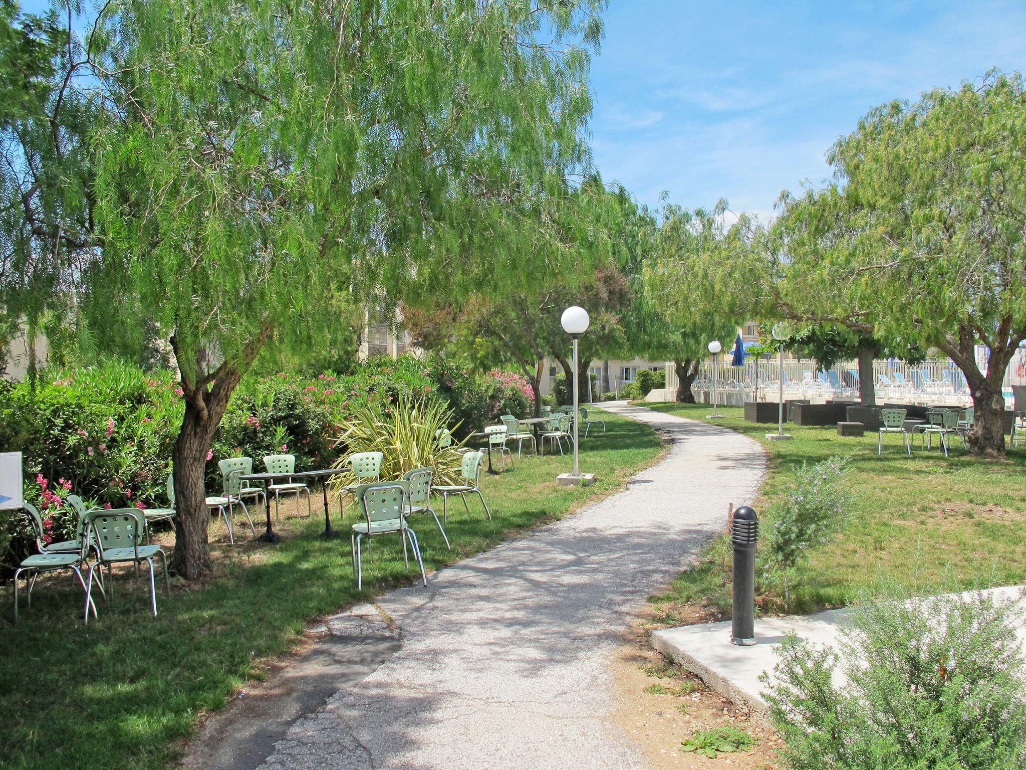 Photo 9 - Appartement de 1 chambre à La Londe-les-Maures avec piscine et terrasse