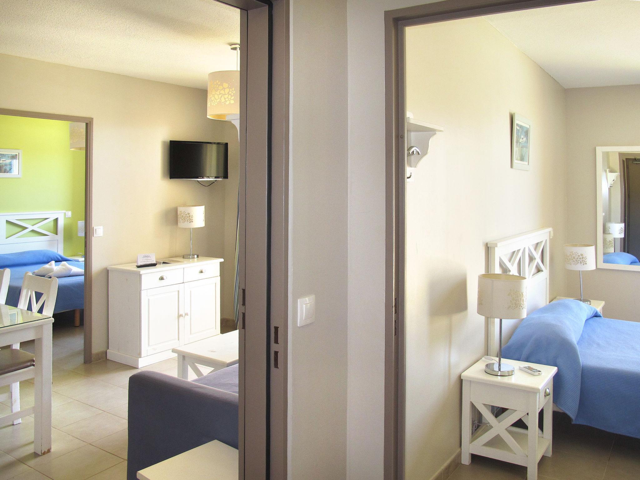 Foto 3 - Apartamento de 2 habitaciones en La Londe-les-Maures con piscina y vistas al mar