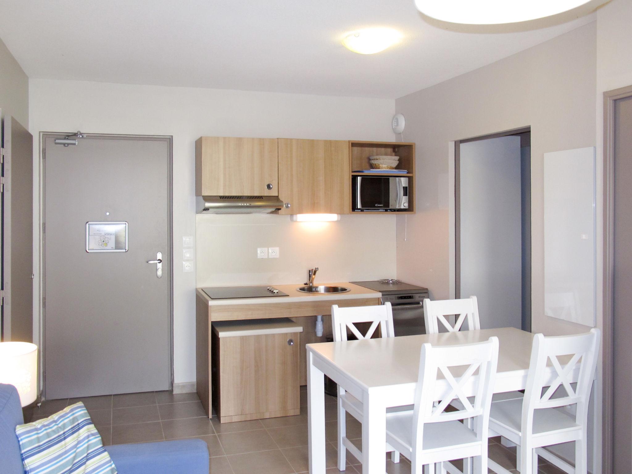 Foto 4 - Apartment mit 1 Schlafzimmer in La Londe-les-Maures mit schwimmbad und terrasse